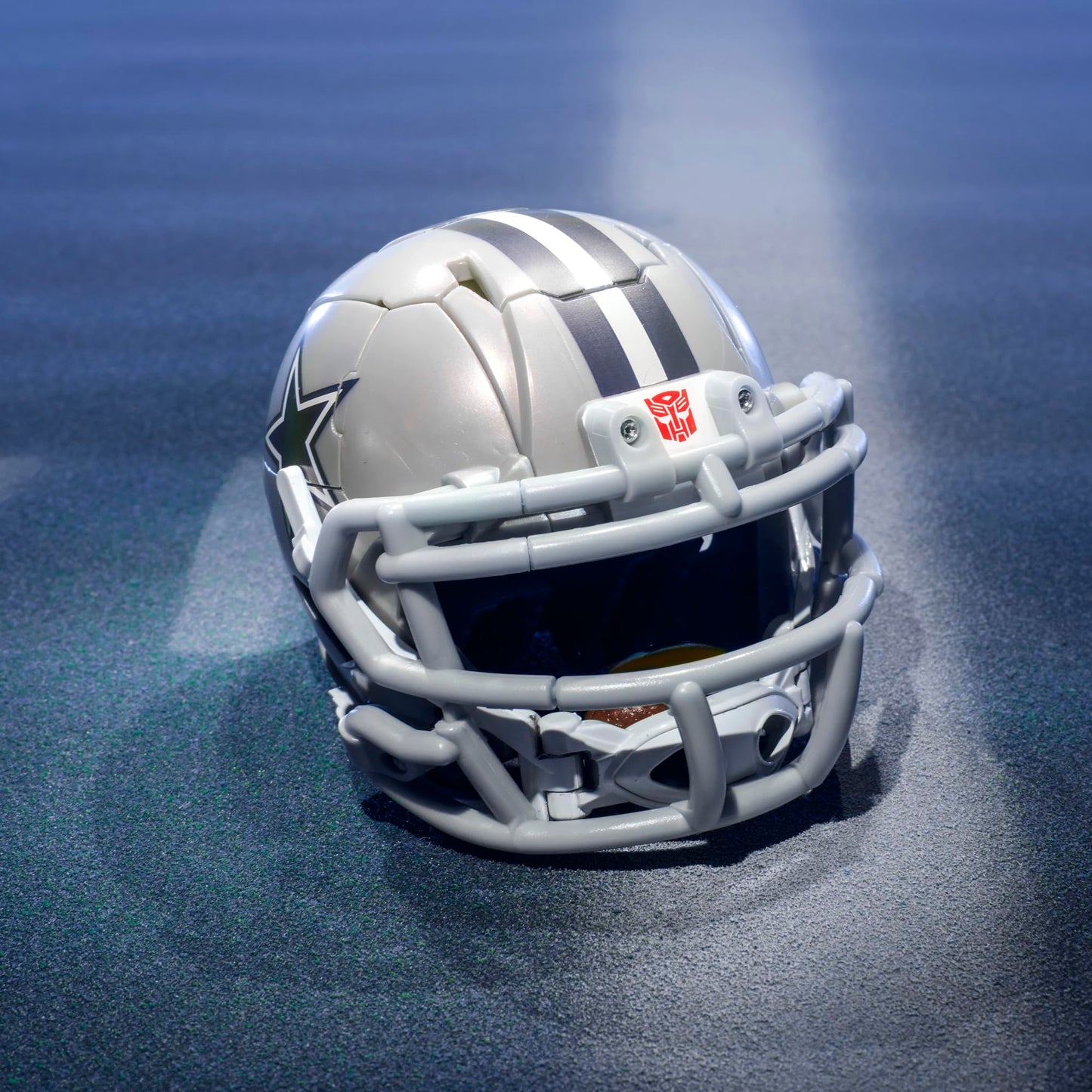 Transformers NFL Dallas Cowboys Starblitz 5.5-Inch Action Figure Changes from Robot to Helmet, Football Toys for Ages 8+