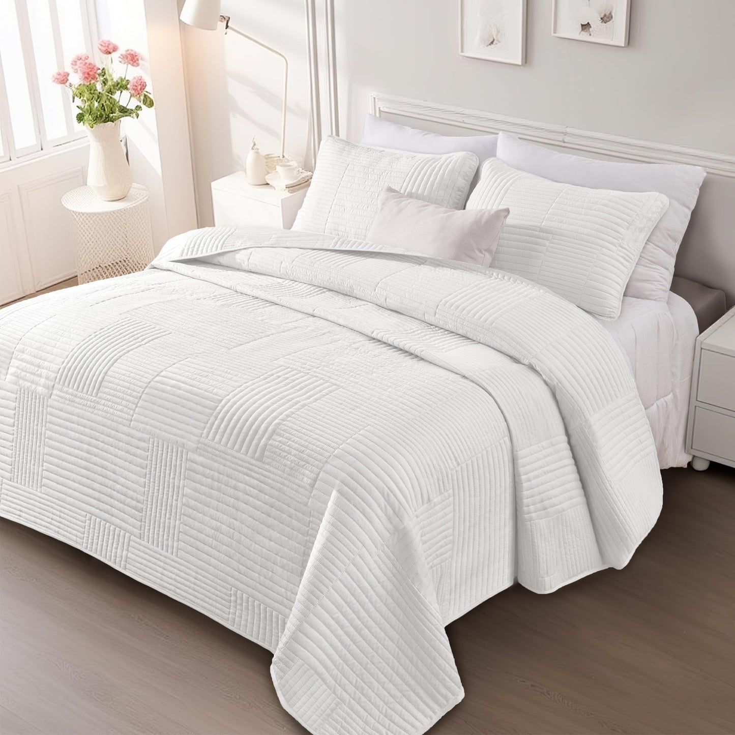 Whale Flotilla Ultra Soft Queen Quilt Bedding Set, Lightweight White Quilts Bedspreads Full Size, Ultrasonic Geometric Coverlet Bed Cover for All Seasons (1 Quilt, 2 Pillow Shams)