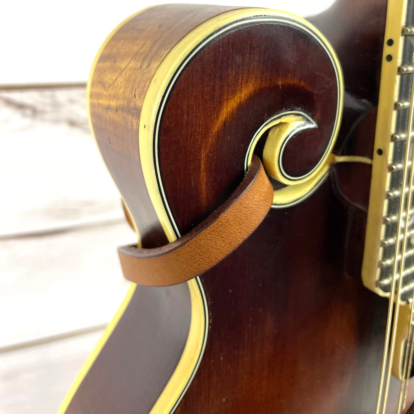 Walker And Williams M-10 Premium Retro Brown 100% Grain Leather Mandolin, Mandola, Bouzouki or Uke Strap For F And A Type Mandolins, Retro Brown, 0