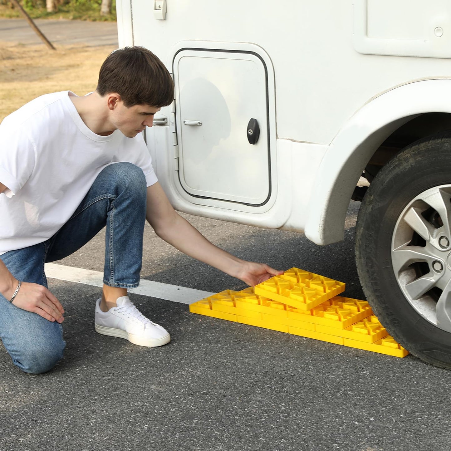 Homeon Wheels Camper Leveling Blocks Ideal for Leveling Single and Dual Wheels Heavy Duty Rv Leveling Blocks and Chocks Anti-Slip Pads Design Camper Levelers 10 Pack with Carrying Bag Yellow