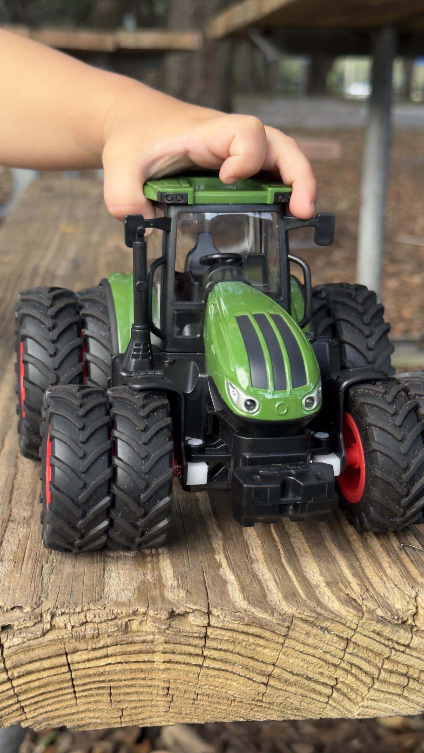 WELIN Remote Control Tractor and Trailer Toys - Rechargeable RC Tractor Playset with Metal Car Head/Lights/8 Wheels, Green Farm Truck Vehicles Toy Set, Birthday Gifts for Kids Boys Ages 3+