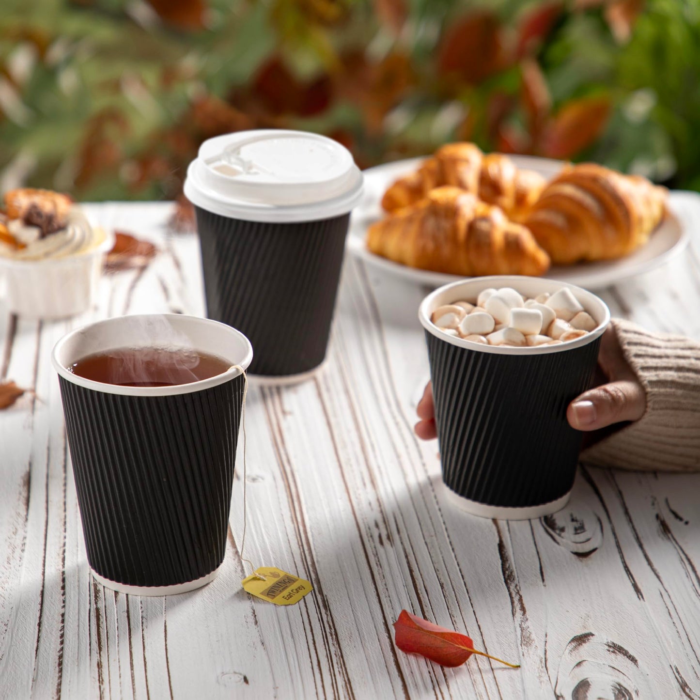 Fit Meal Prep 50 Pack 16 oz Black Disposable Coffee Cups with Lids, Corrugated Triple Wall To Go Hot Cups, Insulated Paper Coffee Cups for Hot Beverages, Travel, Home, Office (White Lids)