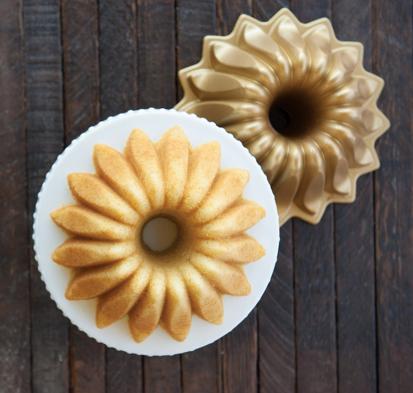 Nordic Ware 84177 Lotus Bundt Pan, Gold
