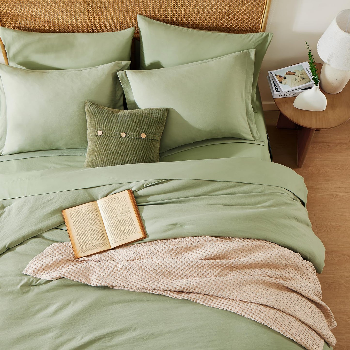 WRENSONGE Queen Comforter Set - 7 Pieces Sage Green Soft Bed in a Bag Queen with Fitted Sheet, Flat Sheet, 2 Pillow Shams, and 2 Pillowcases- Warm Bedding Sets for All Season