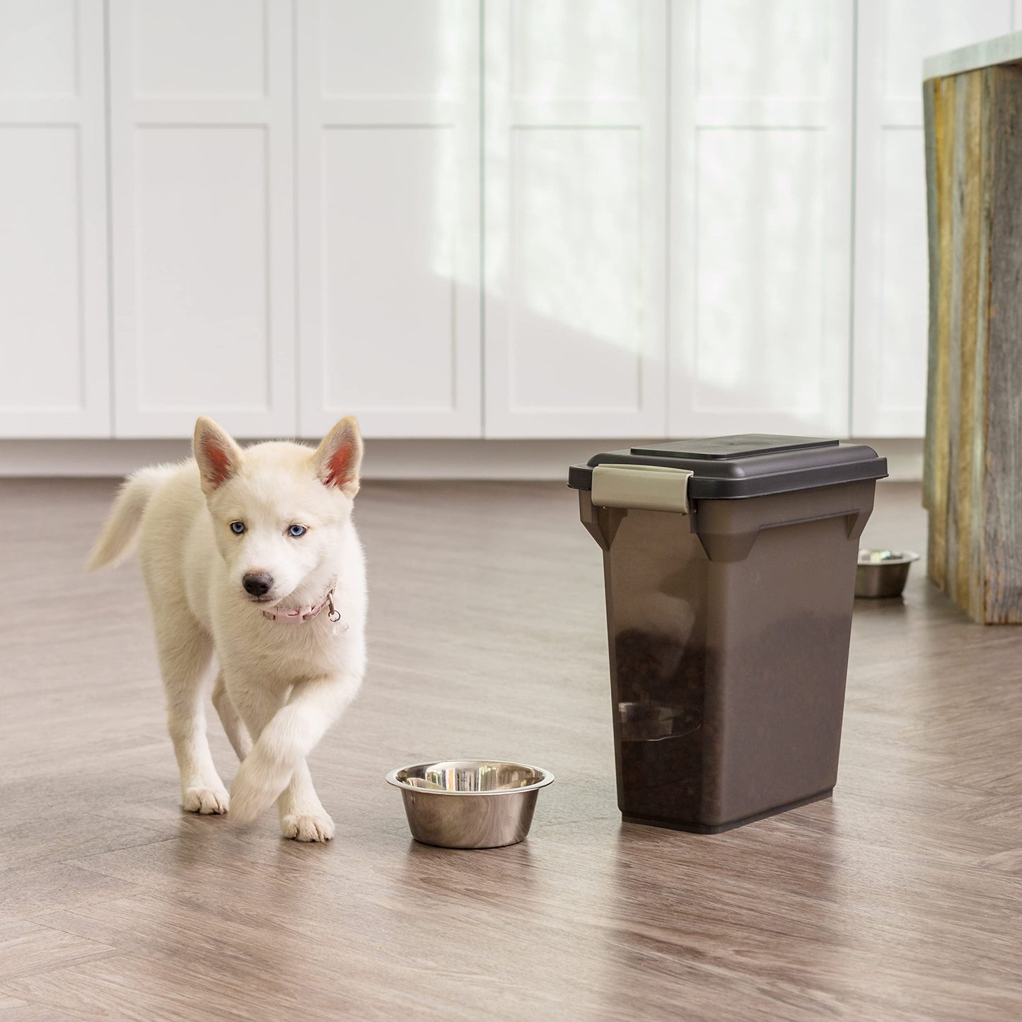 IRIS USA WeatherPro Airtight Dog Food Storage Container, Up to 13lbs, for Dog Cat Bird and Other Pet Food Treats Storage Bin, Pet Supplies, Keep Fresh, BPA Free, Smoke/Black