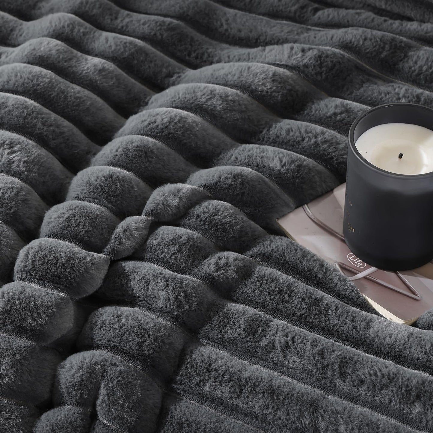 YIKUSH Fluffy King Size Comforter Set 3 Pieces -Dark Gray Fleece Fluffy Comforter, Luxury Fuzzy King Bedding Set, Soft & Warm King Size Bed Set with 2 Pillow Cases