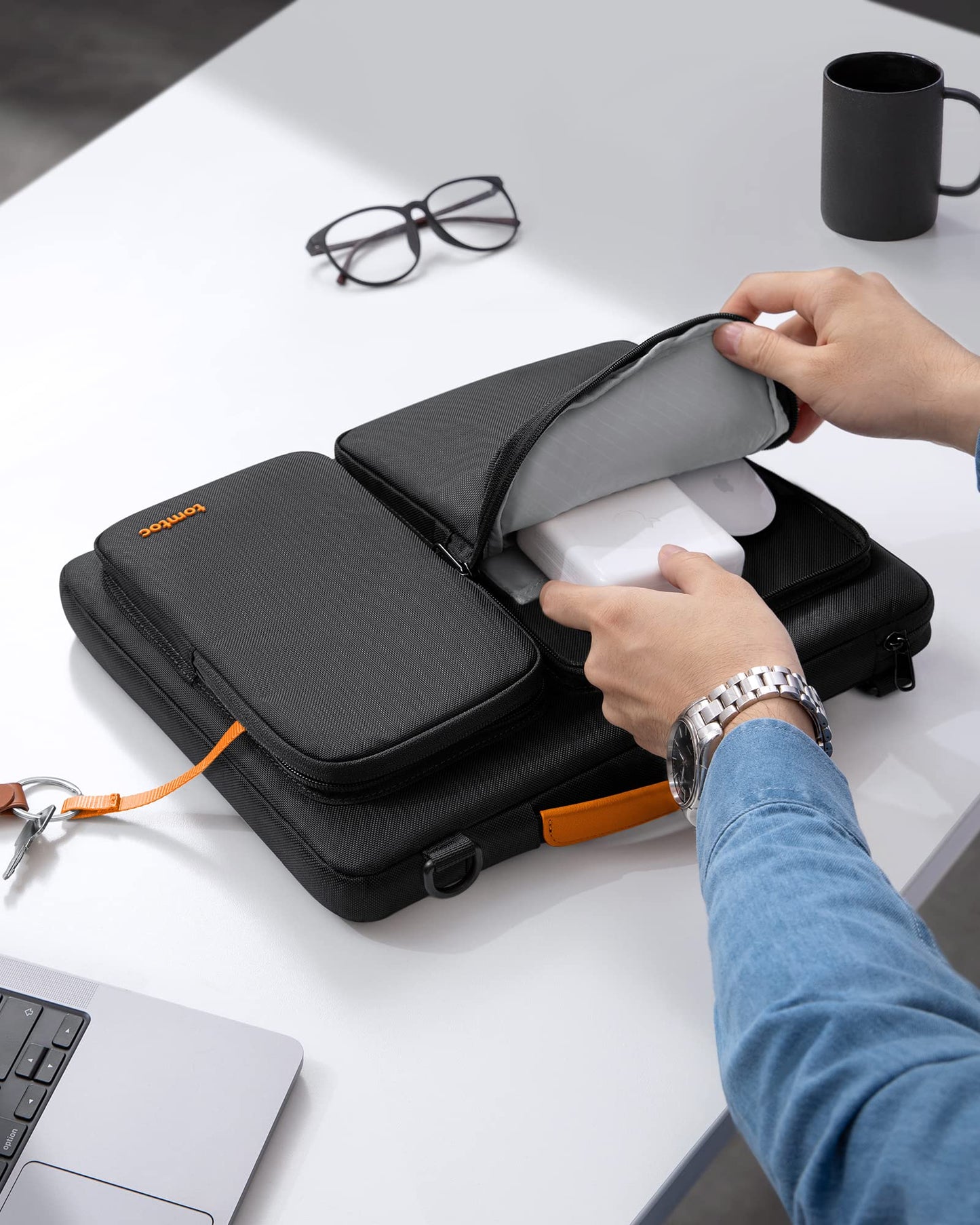 tomtoc 360 Protective Laptop Shoulder Bag for 16-inch MacBook Pro M5/M4/M3/M2/M1 Pro/Max 2026-2019, Water-resistant Sleeve for Dell XPS 15 Surface Book 3 The New Razer Blade 16