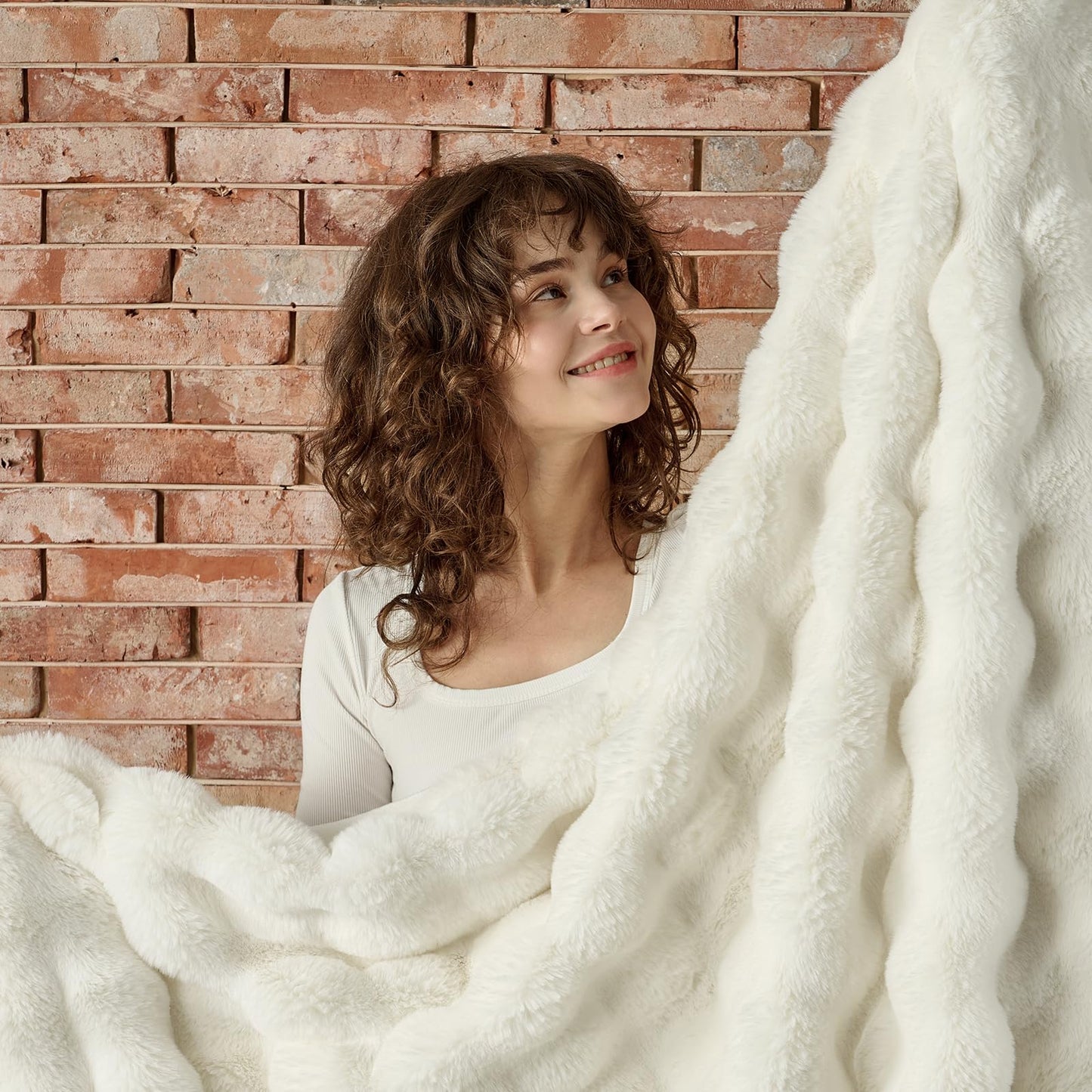 Lotus Karen Queen Size Faux Fur Blanket Cream White - Big Bubble Rabbit Fluff Blanket for Bed, Large Fluffy Fuzzy Cozy Blanket, Thick Furry Plush Shaggy Blankets, 90x90 Inches