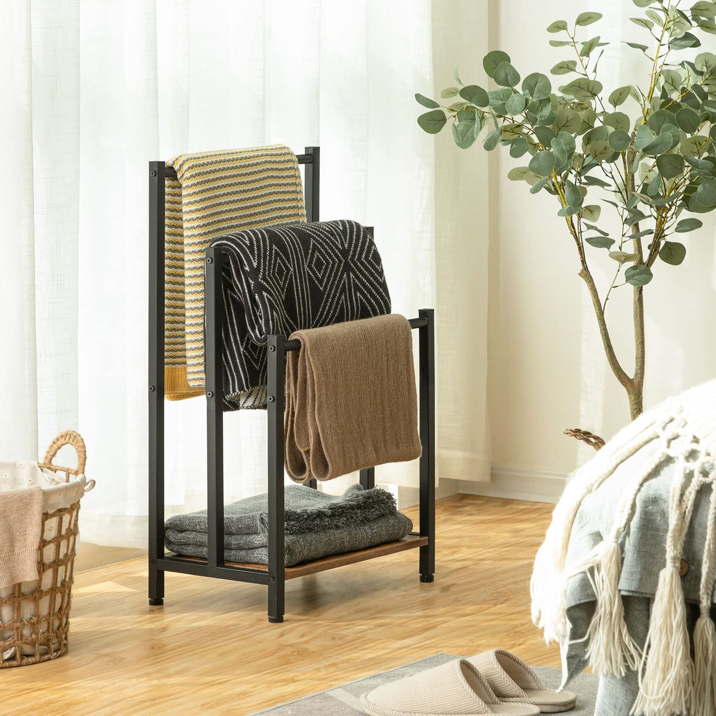 HOOBRO Freestanding Towel Rack, 3 Tier Metal Blanket Rack, Blanket Ladder Holder for Bathroom, 43 x 28 x 81 cm, Industrial Drying and Display Rack with Shelf, Rustic Brown and Black BF03LB01