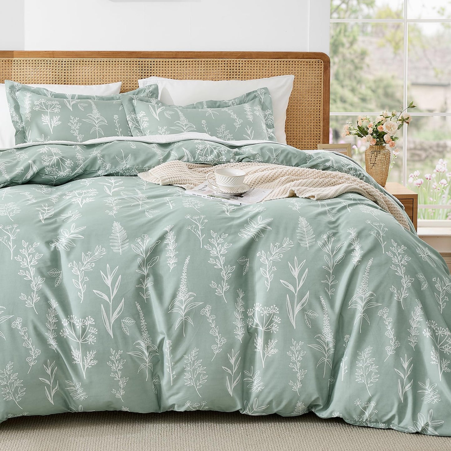 MUXHOMO Duvet Cover King Size, Reversible Floral Green Duvet Cover Set with Zipper Closure, 3 Pieces Botanical Patterns Soft Microfiber Bedding Set with 4 Ties (90"x104", 2 Pillow Cases)