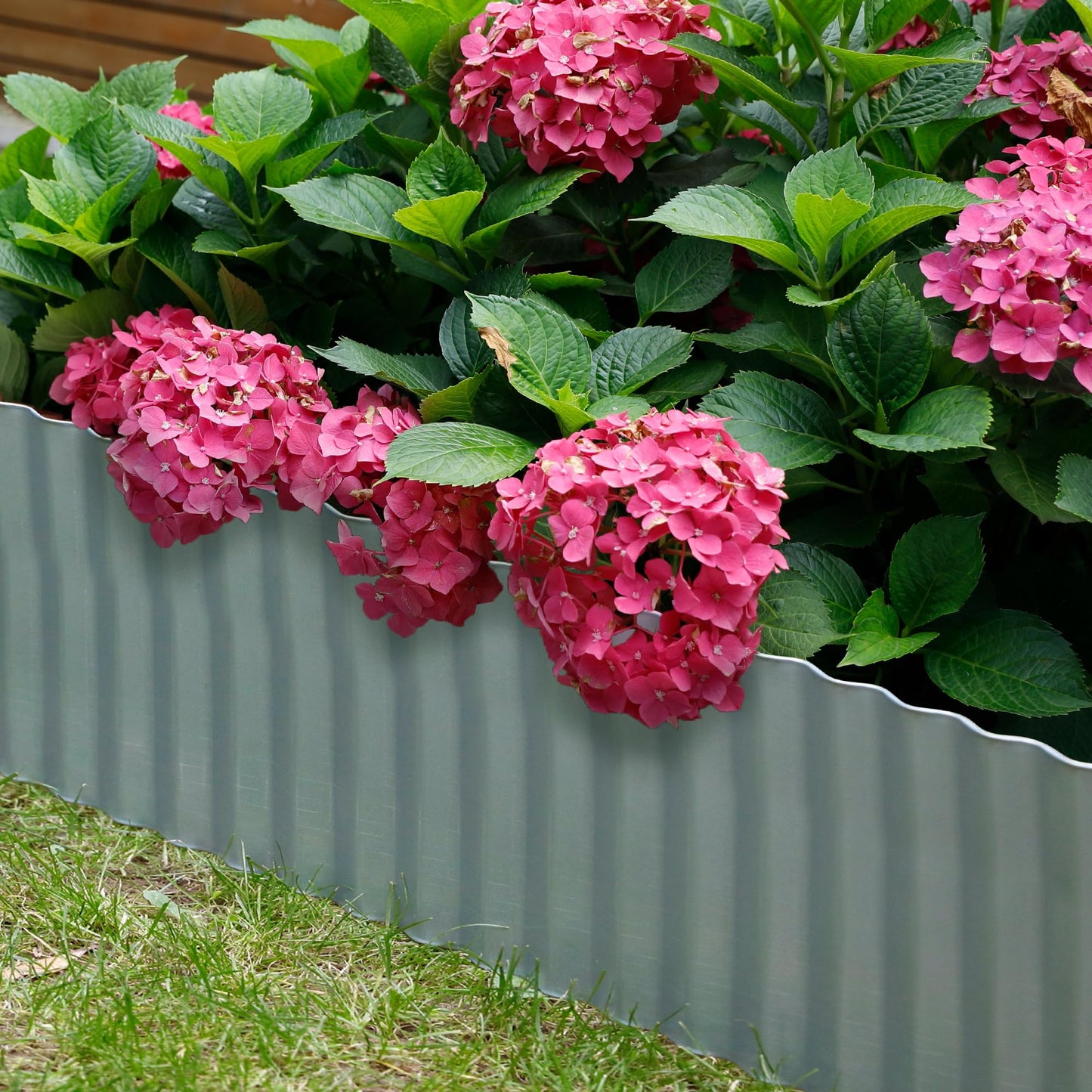 Worth Wide Wavy Galvanized Steel Landscape Edging 10" x 20ft Flexible Sturdy Metal Lawn Garden Edging Long Strips for Raised Bed Tree Borders Silver