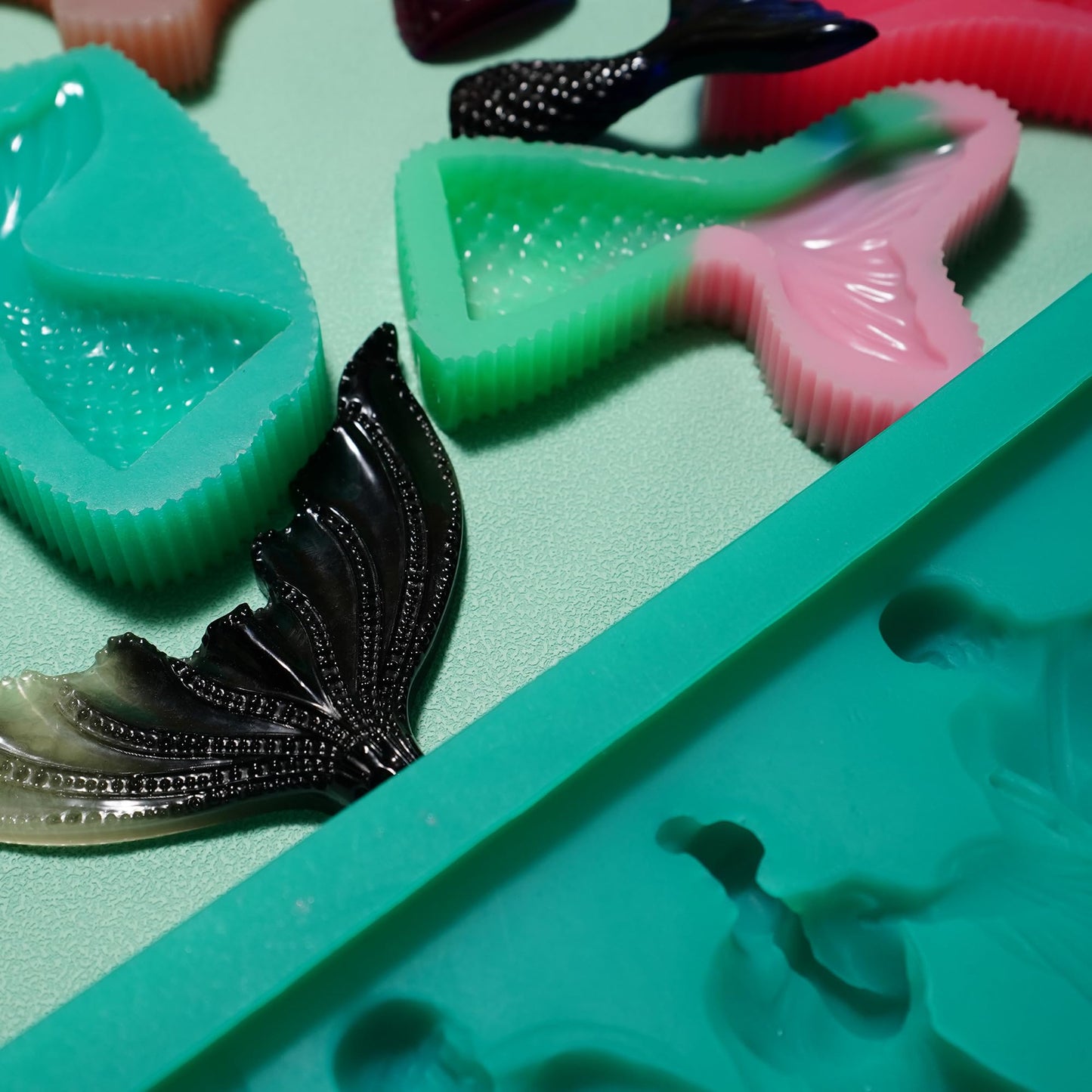 BBDINO Super Elastic Silicone Mold Making Kit 70.6 Oz, Liquid Silicone for Mold Making, 1:1 Mixing by Volume Ideal for Casting 3D Resin Molds| Silicon Molds Jade Green