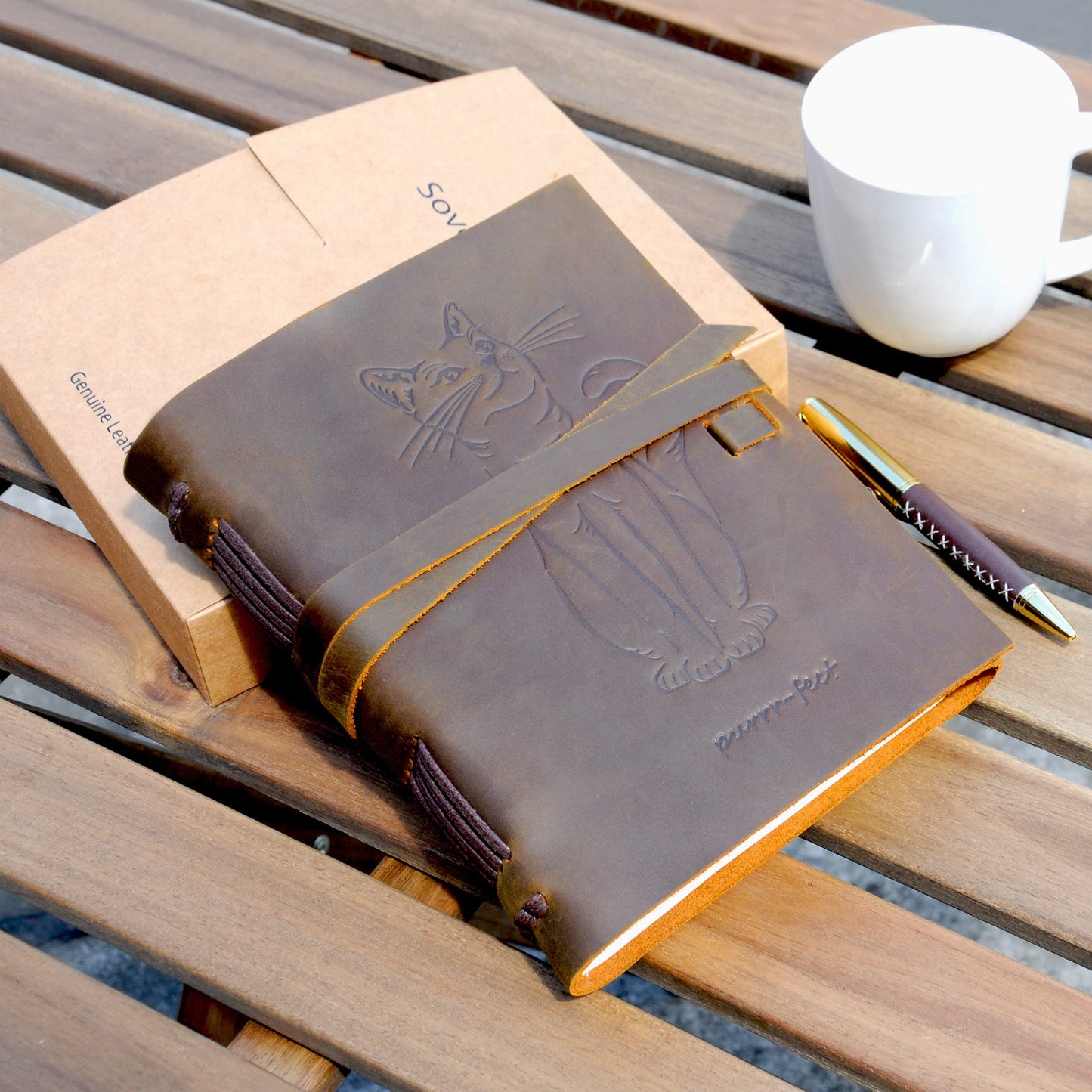 Genuine Leather Journal - Embossed Cat Design | Carnet de Notes en Cuir Journal avec Motif Chat | Beautiful A5 Handmade Travel Diary, Vintage Writing Bound Notebook Antique Soft Rustic 6"x8" | 21x15 cm Engraved Unlined Paper for Notes Perfect Sketchbook +