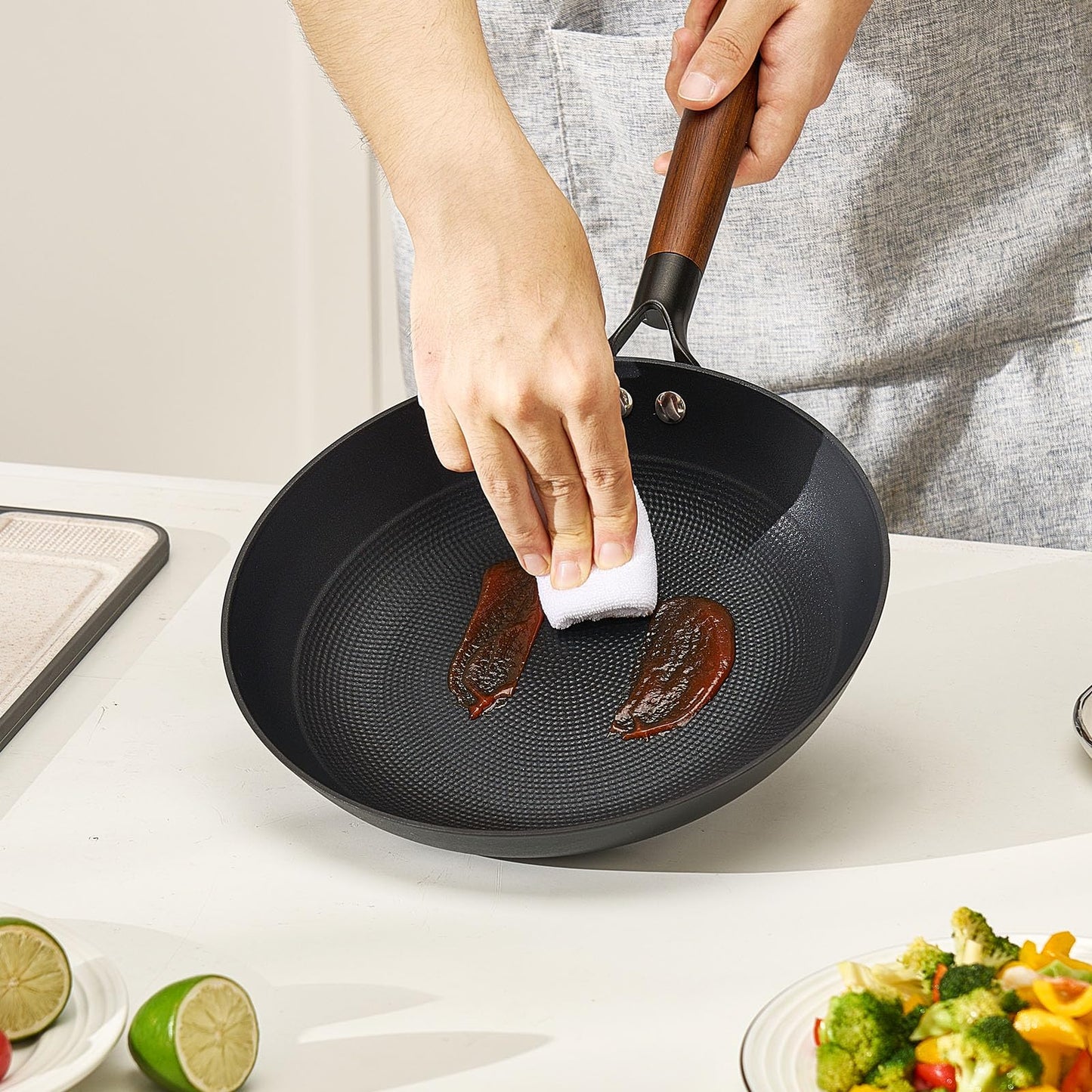 VEVOR Cast Iron Skillet, 3-Piece Frying Pan Set (8, 10, 12 in), Nonstick Skillets with Detachable Wood Handle, Pre-Seasoned Chef's Pan, Kitchen Cookware for Gas, Electrical, and Induction, Black
