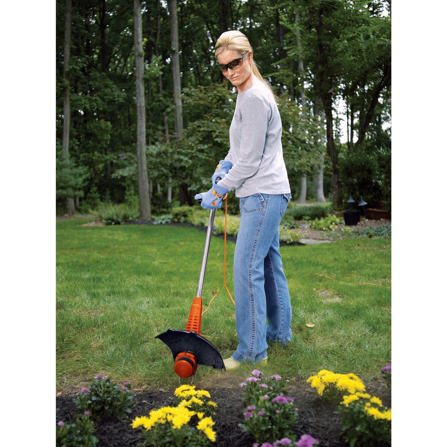 BLACK+DECKER Corded String Trimmer with Auto Feed, 4.4 Amp Motor, Edge Guide, 13-Inch (ST7700-CA)