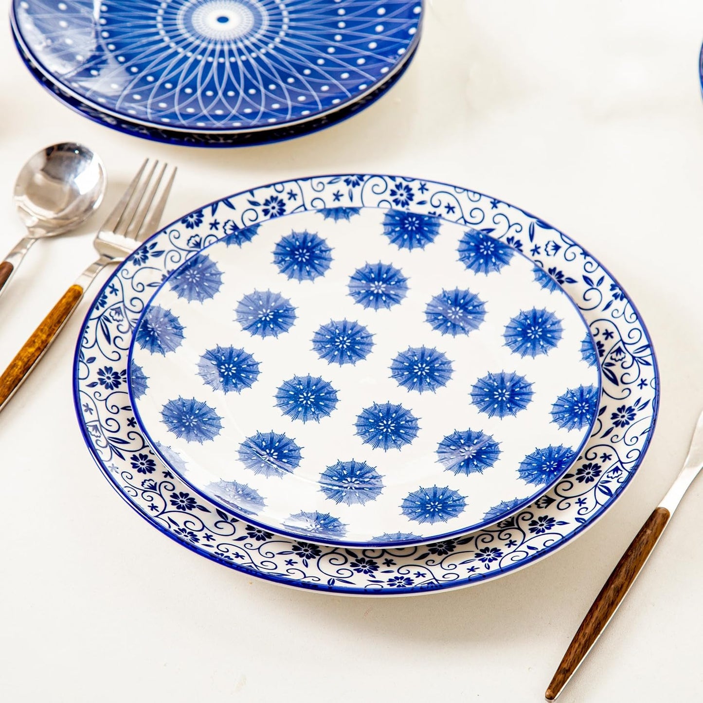 Cerkik Ceramic Dinner Plates Set - 10.5 Inch / 27 cm Large Porcelain Salad Serving Plate for Pasta Steak Pancakes Pizza - Scratch Resistant Microwave Oven Dishwasher Safe - Set of 6 - Vintage Blue