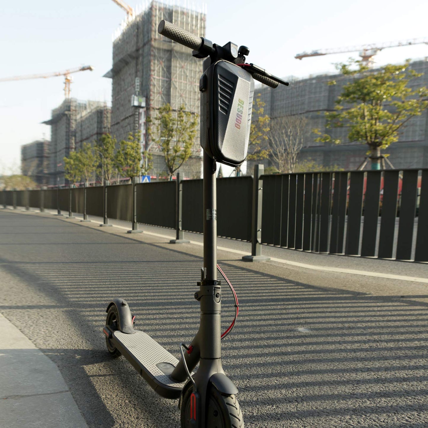 Besudo E Scooter Handlebar Bag - Waterproof 3L Storage Bag for Accessories Such as Lock, Charger - Compatible With Xiaomi MI Mijia M365 Sedway Ninebot