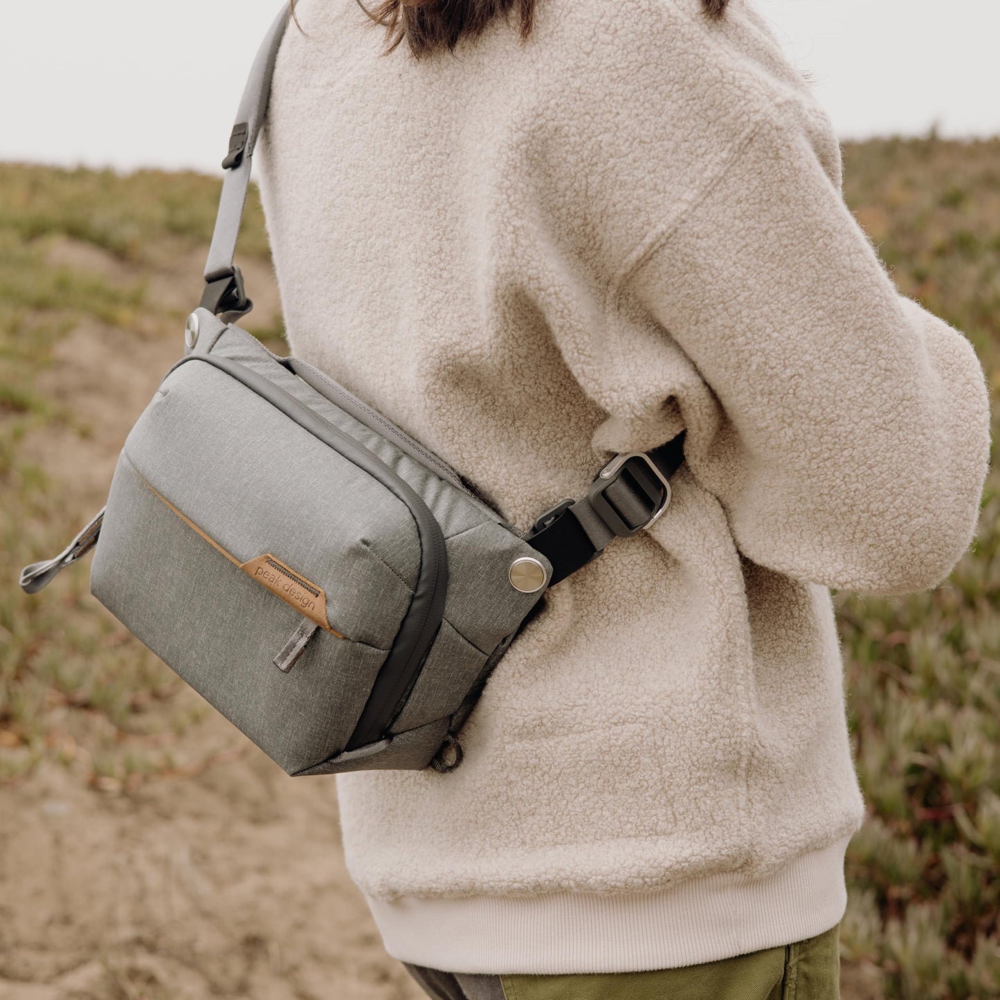Peak Design Everyday Sling 3L Ash Sling, Shoulder, or Waist Carry (BEDS-3-AS-3)