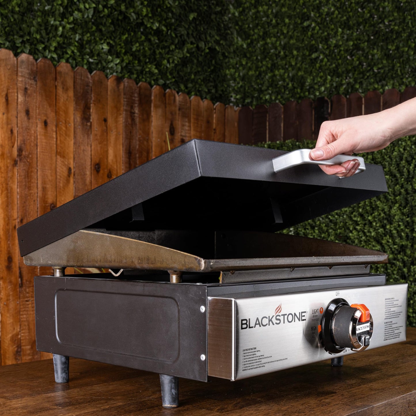 Blackstone 5701 Tabletop 17" Griddle Hard Cover, Flat Top Grill Cover with Handle and Hanging Brackets, Powder Coated Steel, Black