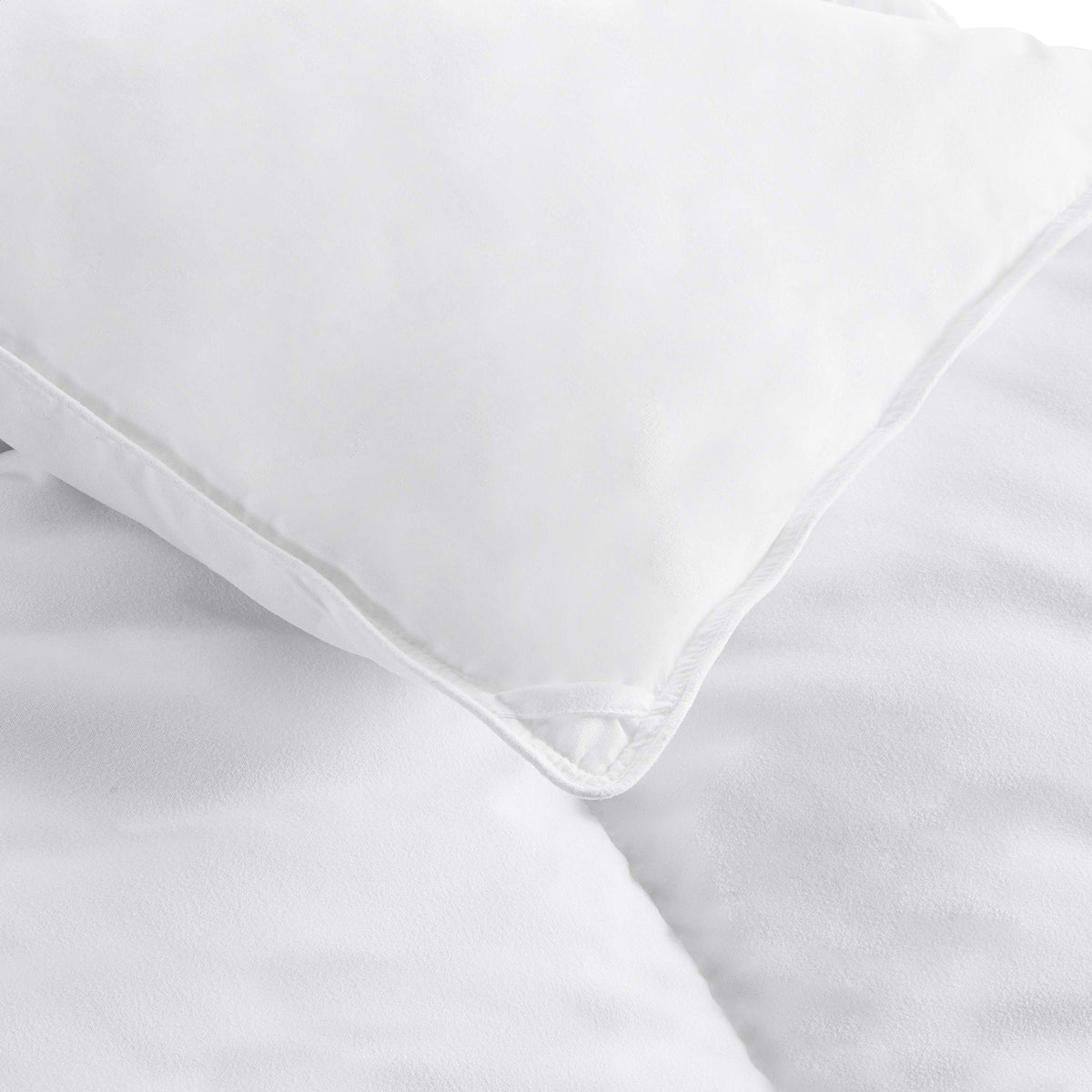 Amazon Basics Down Alternative Bedding Comforter Duvet Insert, Full / Queen, White, Light