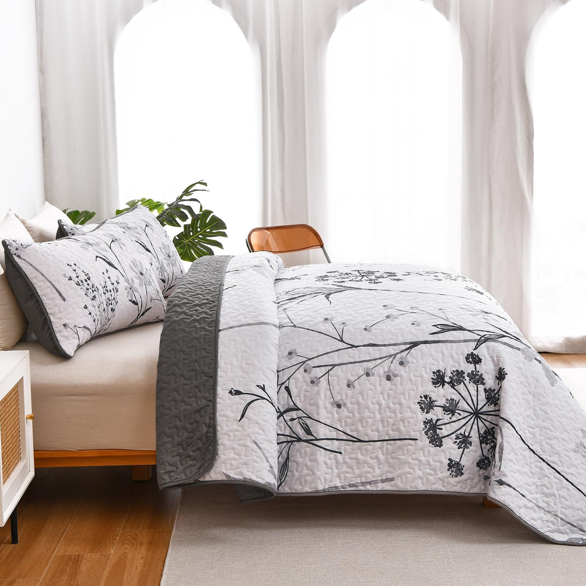 Dobuyly Floral Quilt Queen Size Set, Grey and White Botanical Queen Quilt Bedding Set 3 Pieces Soft Lightweight Microfiber Bedspread Coverlet Set for All Season, 96"x90"