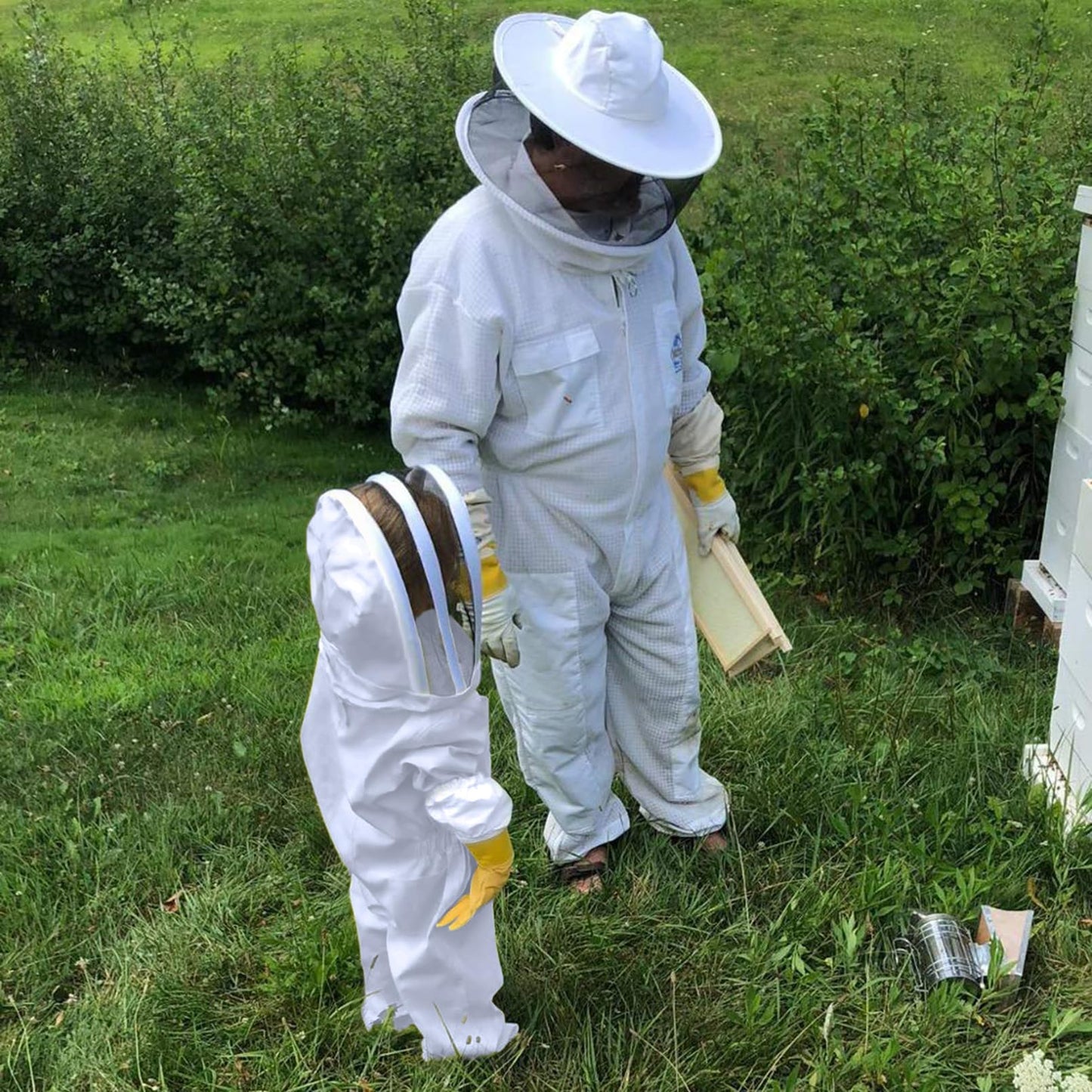 Luwint Kids Beekeeping Suits - Ventilated Bee Beekeeper Suit with Self Supporting Veil Hood for Children (4'7''-4'11'' Height)