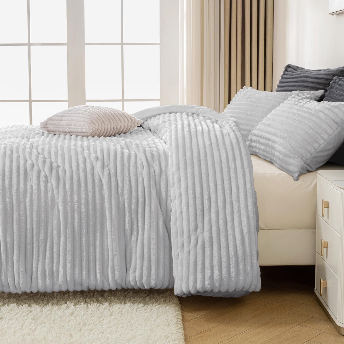 Andency Fleece Full Comforter Set, 3 Pieces Light Grey Comforter Set for Full Size Bed, Soft Warm Fluffy Fuzzy Bedding Set for Winter (1 Comforter & 2 Pillowcases)