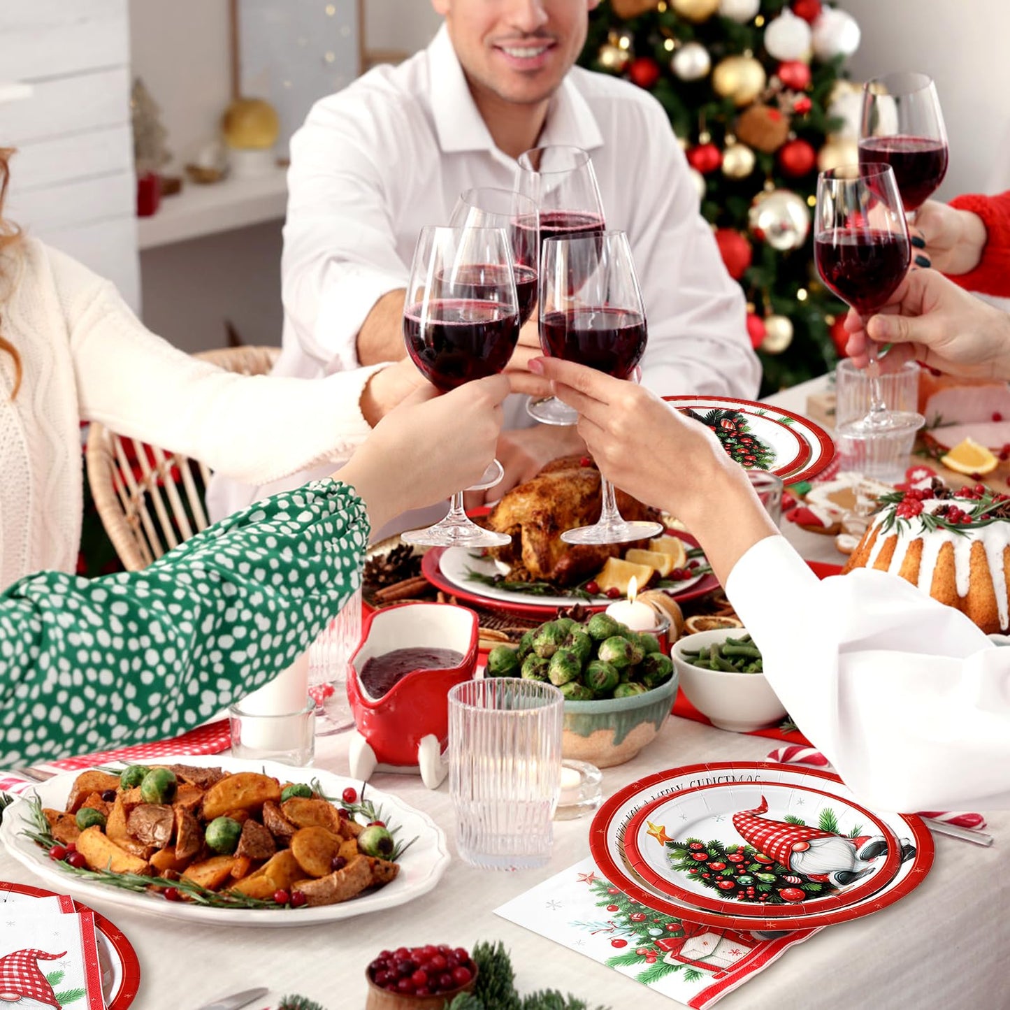 Homlouue 200 PCS Christmas Paper Plates and Napkins Sets, Xmas Tree Gnome Plates and Napkins Disposable, Merry Christmas Disposable Dinnerware Sets, Winter Xmas Party Supplies Decoration, Serve 50