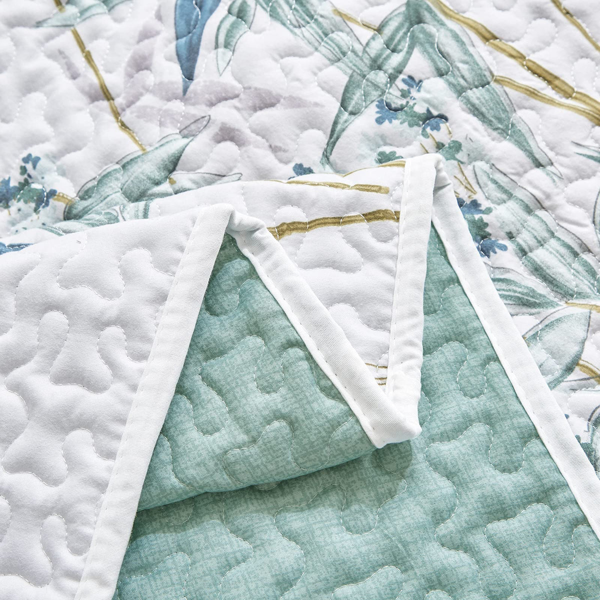 3 Pieces Full/Queen Size Botanical Quilt Set, Green Leaves Printed on White Reversible Bedspread Coverlet Set, Soft Microfiber Lightweight Bed Cover for All Season (90" x 90", 1 Quilt+ 2 Pillow Shams)