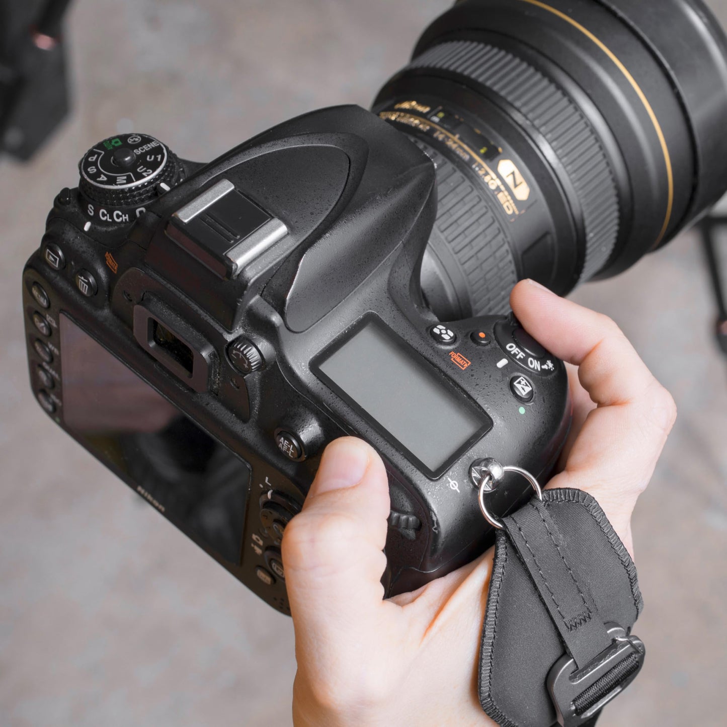 Peak Design Clutch Camera Hand Strap, Compatible with Any DSLR or SLR Body, Small, Sleek and Durable, Quick Release, Adjustment and Connection, Camera Straps for Photographers, 200 lb Capacity