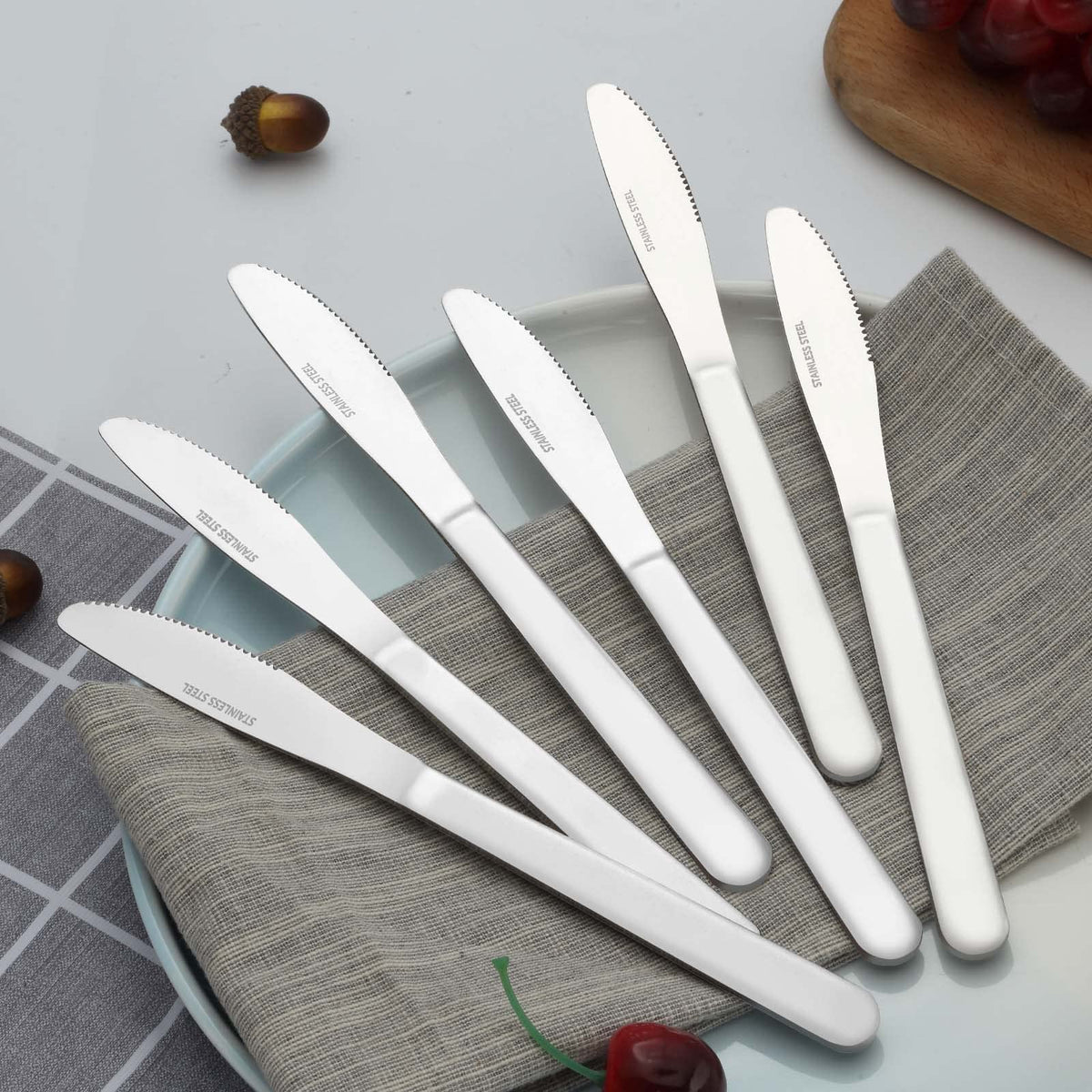 Funnydin 36 Pieces Dinner Knives Set, 8.1 Inches Table Knives Set, Odourless Butter Knife, Food Grade Stainless Steel Dinner Knife, Cost-effective Silverware - Mirror Polished, Dishwasher Safe