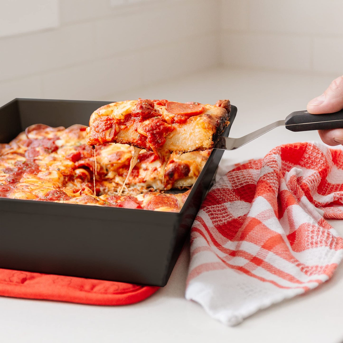 Chef Pomodoro Detroit Style Pizza Pan, 14 x 10-Inch, Hard Anodized Aluminum, Pre-Seasoned Bakeware Kitchenware