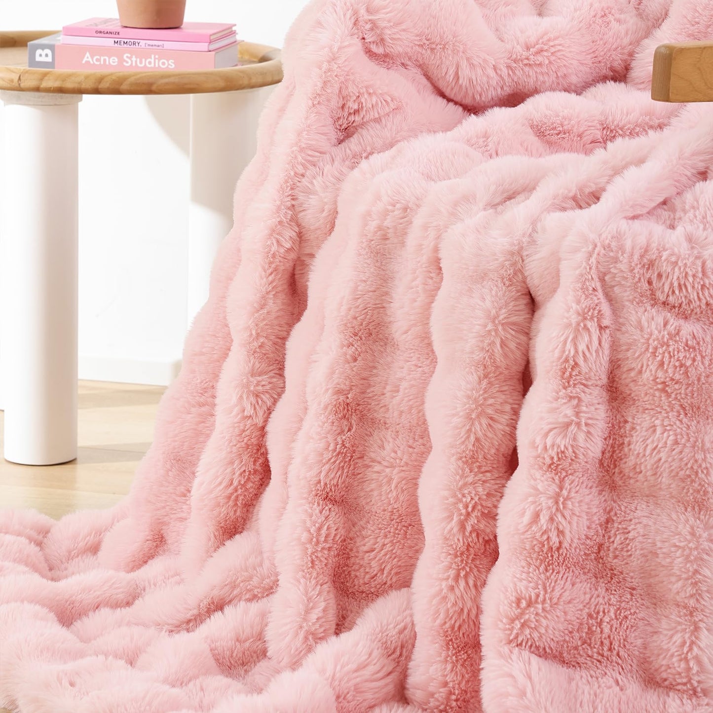 YIKUSH Faux Fur Blanket Fleece Blush Pink Fluffy Blanket for Sofa, Cozy Soft Plush Throw Blanket for Couch Bed, Luxury Thick Fuzzy Couch Blanket for Winter, Comfy Bubble Blanket - 50" x 60"