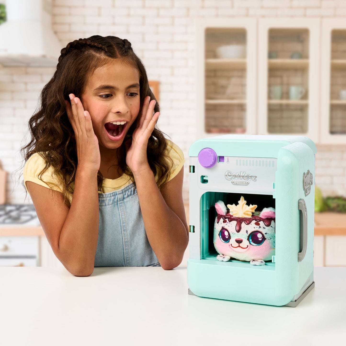 Cookeez Makery Freezy Cakez. Mix & Decorate Your Plush Best Friend! Which Surprise Freezy Cake Will You Make?