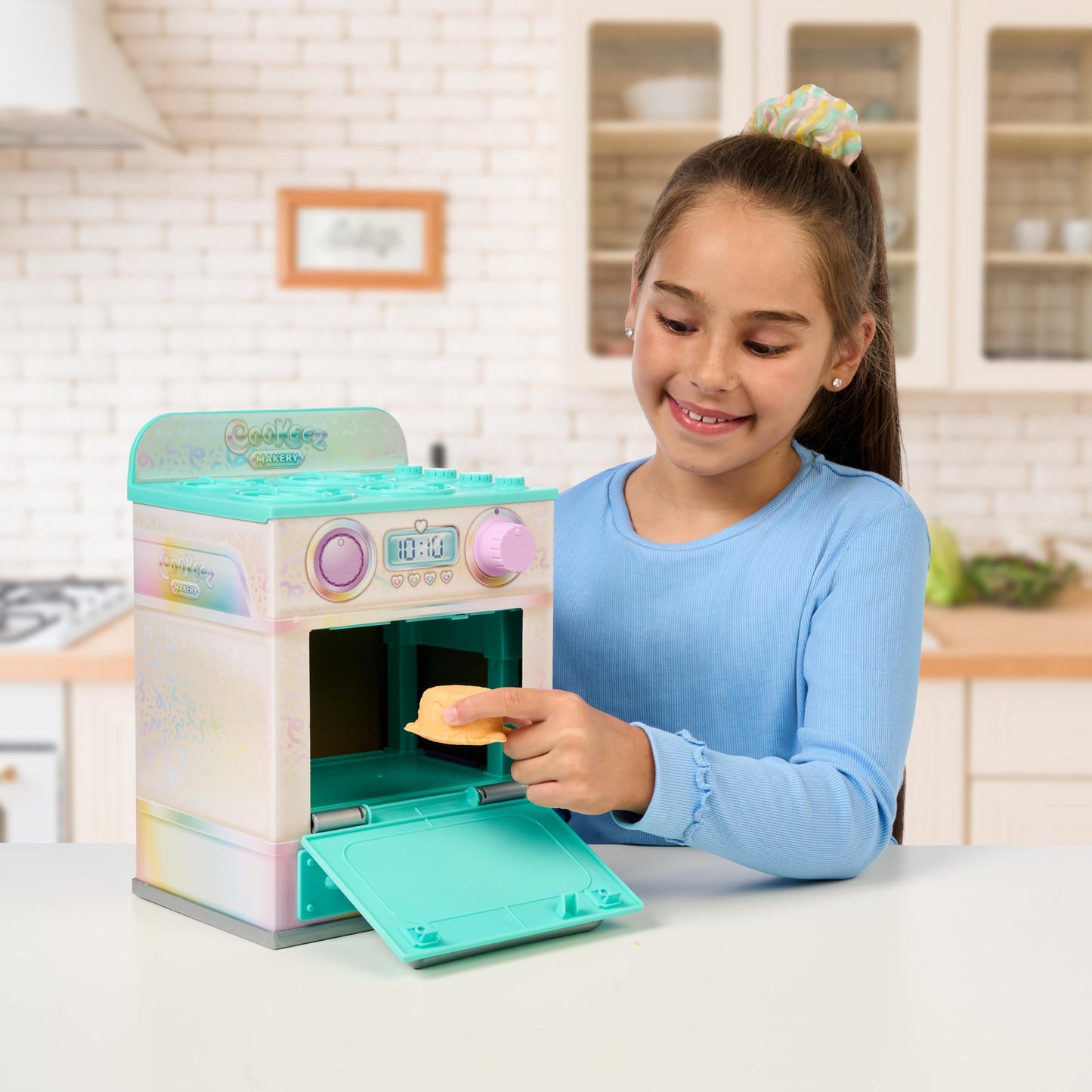 Cookeez Makery Oven for Party Treats, Mix Your Cuddly Friend! Warm up The Dough Mix and Create a Warm, Fragrant Interactive Birthday Cake, What Treat Will it be?