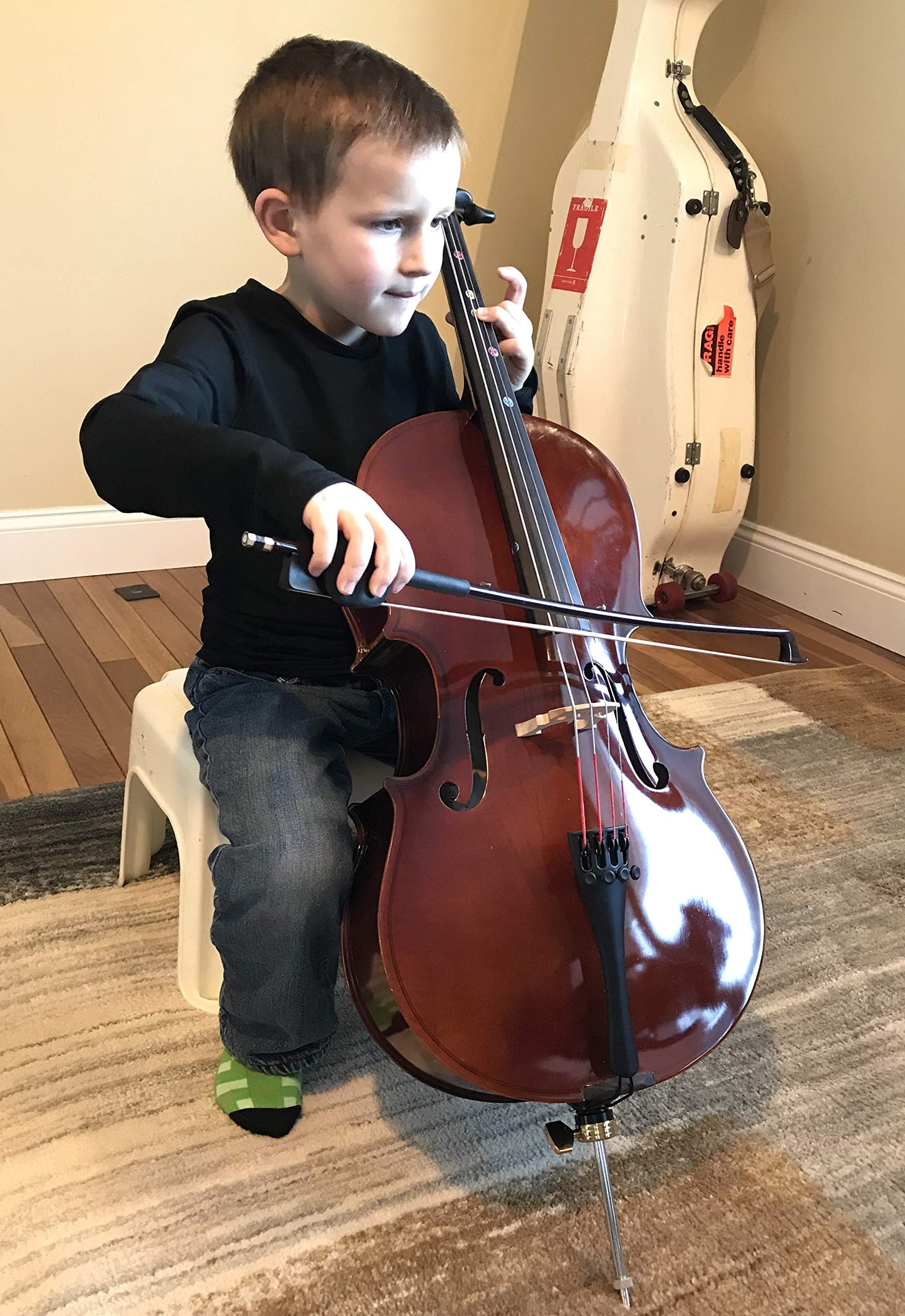WADA Cello Bow Grip Aid: A Correct Bow Hand without Strain. A Second to Attach to the Bow and Remove. You can Concentrate on Your Sound and Music with a Relaxed Hand and Arm from the Beginning.