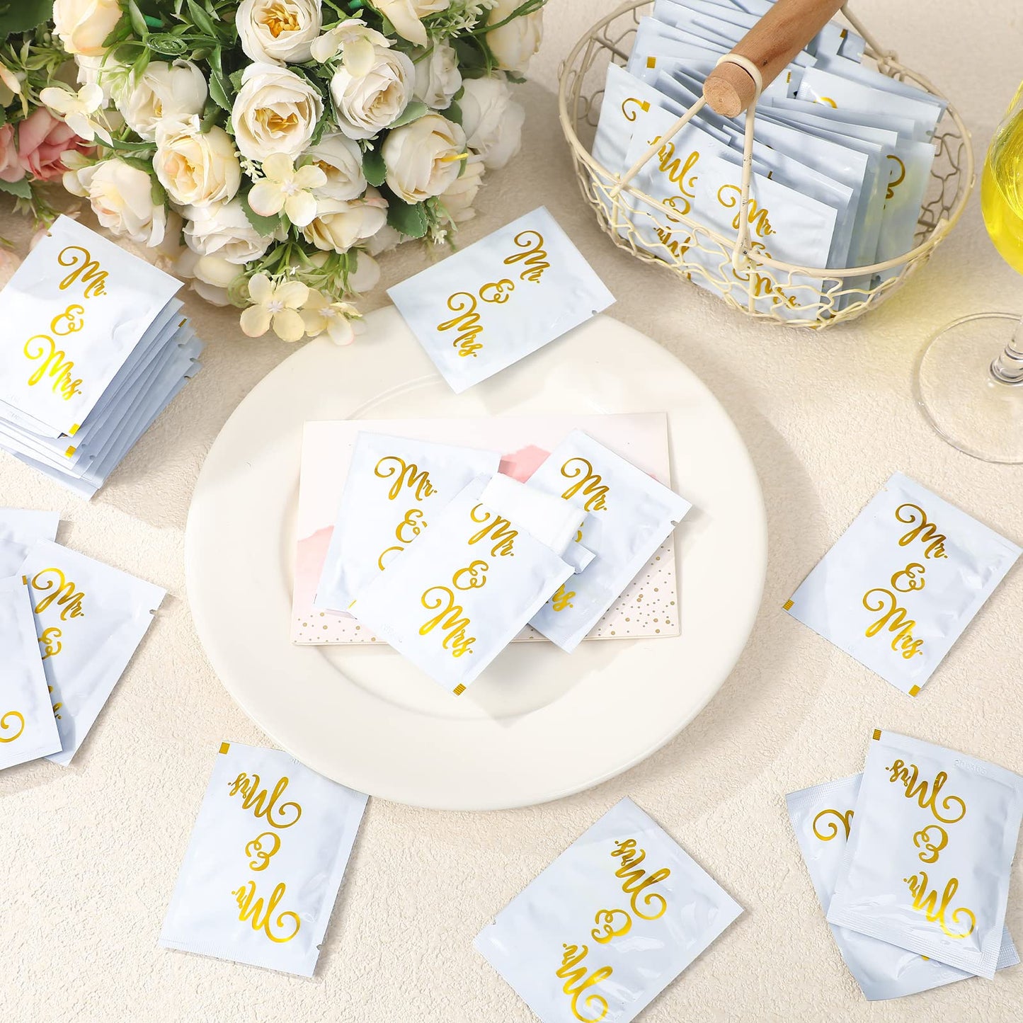 200 Pack Wedding Wipes for Reception Mr and Mrs Guest Wrapped Wipes Wedding Flushable Hand Wet Gold Foil Decorations for Travel Anniversary Bridal Shower Party Supplies Favor