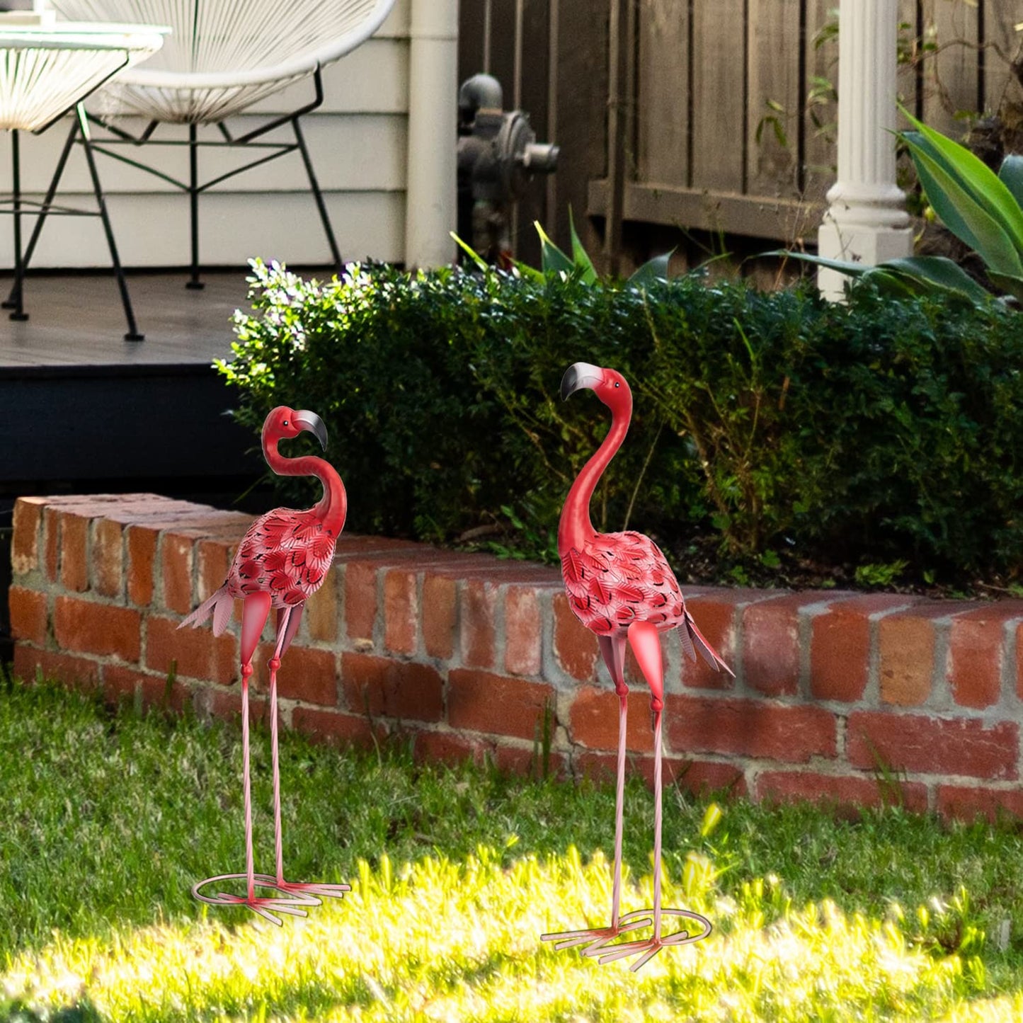 Metal Flamingo Garden Statues Red Flamingo Yard Art Outdoor Sculptures for Home Patio Lawn Backyard Décor, Set of 2
