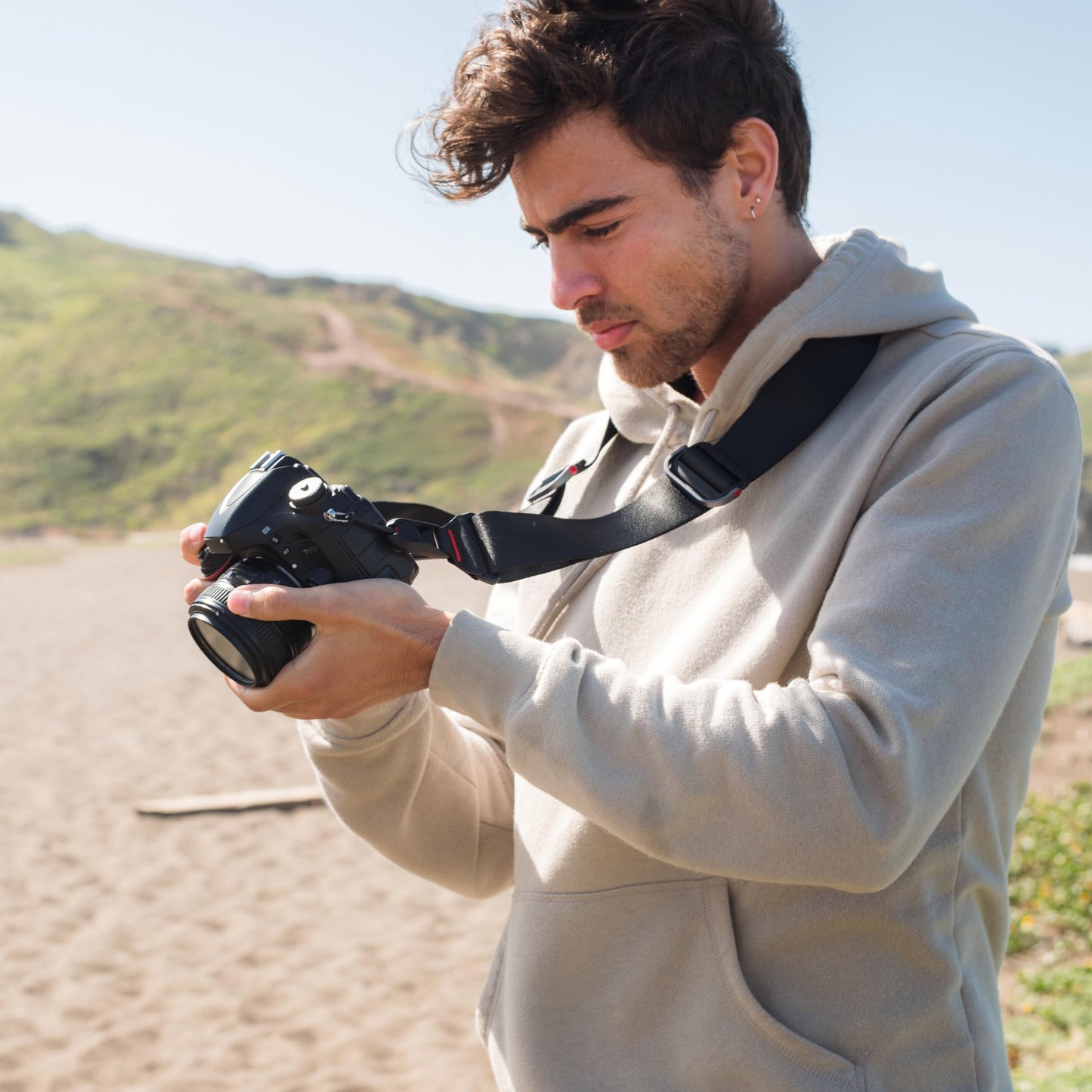 Peak Design Slide Camera Strap, Black, Configurable as a Sling, Neck or Shoulder Strap, Quick Release and Connection, Smooth and Grippy Side, Camera Straps for Photographers, 200 lb Capacity