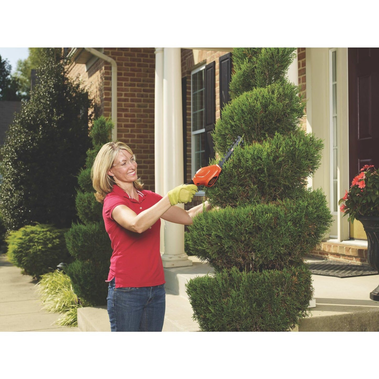 BLACK+DECKER Electric Garden Shears - Lightweight Pruner for Shrubs, Grass & Bushes, Lithium Ion 3.6-Volt (GSL35-CA)