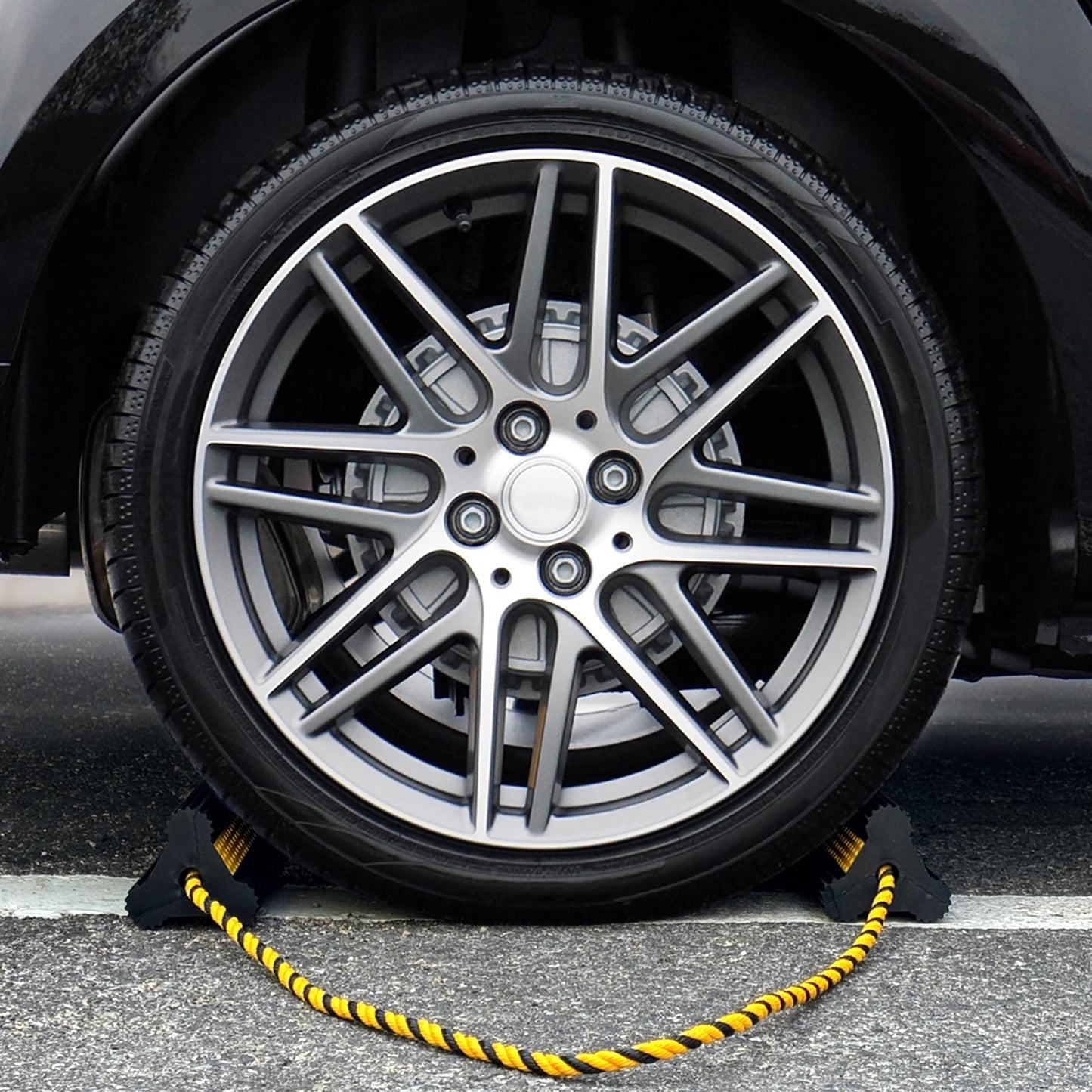 OULEME Heavy Duty Rubber Wheel Chocks, RV Tire Chock Blocks with Nylon Rope ＆ Yellow Reflective Tape, Non-Slip Wheel Stoppers for Camper, Travel Trailers, Aircraft, Car, Truck (1 Pair)