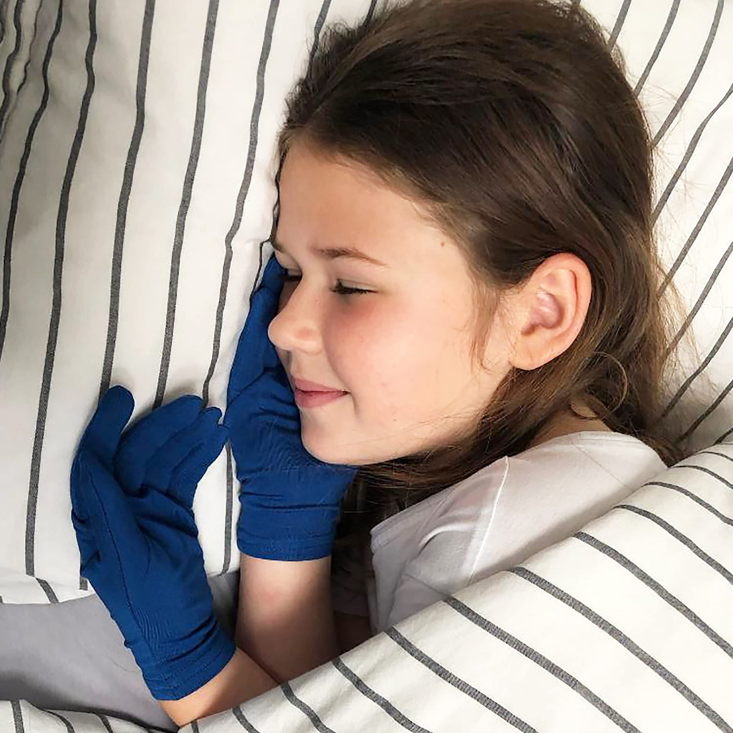 Bamboo Gloves for Eczema, Childrens Age 4-6, Kids Eczema Gloves, Overnight Moisturizing Gloves, Skin Repair Gloves, 3 Pairs of Gloves