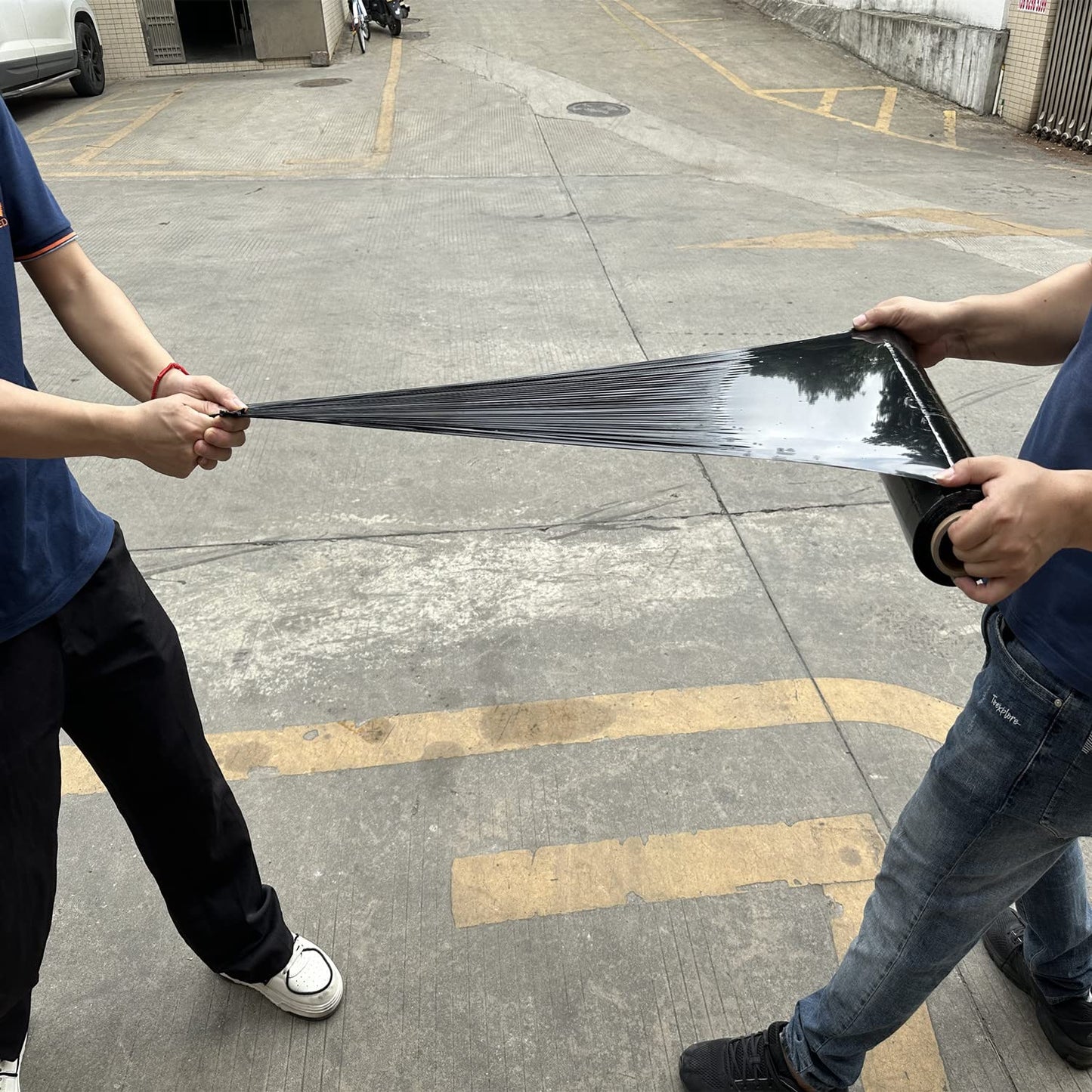 CHUANGSEED 2Pack Black Stretch Wrap 15" x 1500 Feet 70 Gauge Industrial Strength with Plastic Handle, Plastic Pallet Supplies Durable Self-Adhering for Packing, Moving, Heavy Duty Shrink Film Rolls
