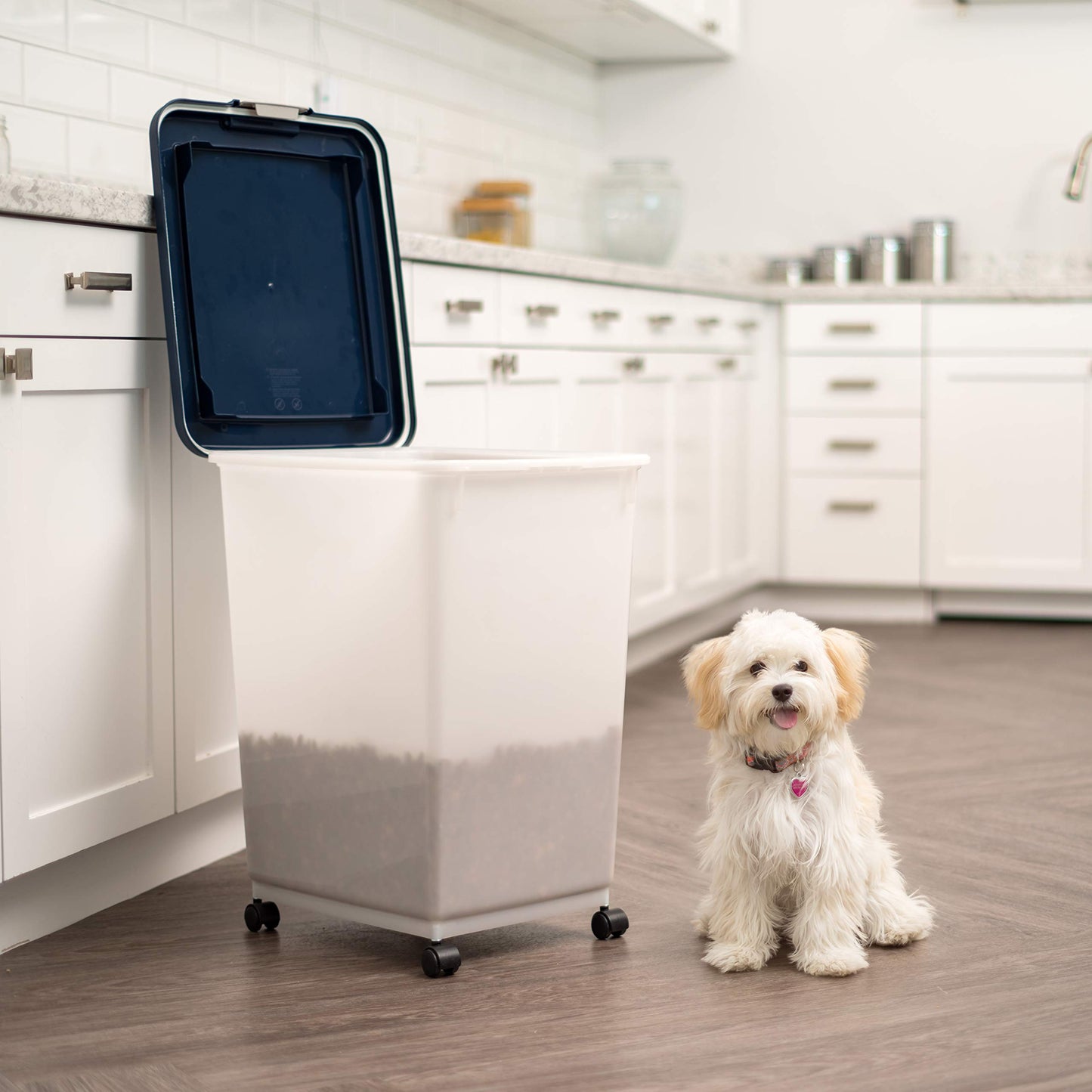 IRIS USA Airtight Dog Food Storage Container, Up to 24.5 Kg, Attachable Wheels, for Dog Cat Bird and other Pet Food Storage Bin, Keep Fresh, Easy Mobility, BPA Free, Navy/Pearl