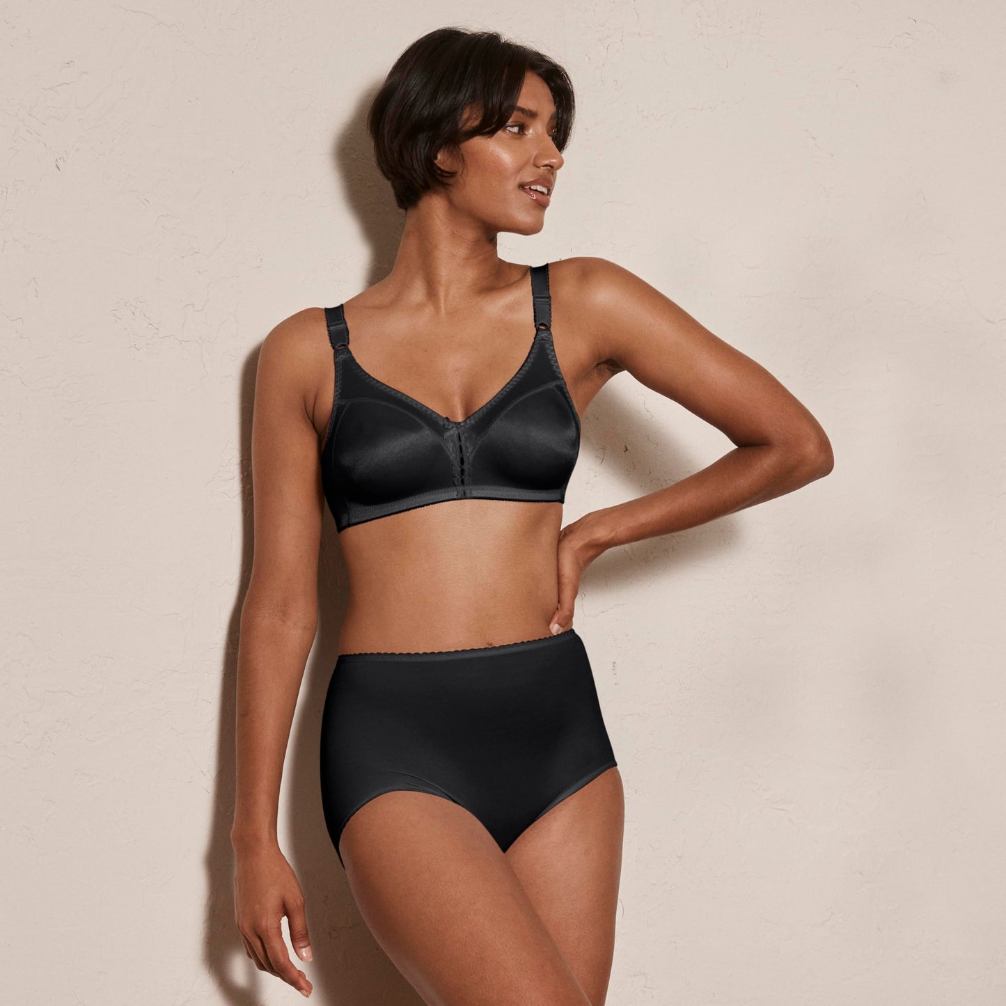 Bali Women's Double Support Wire-Free Bra, Black, 40D