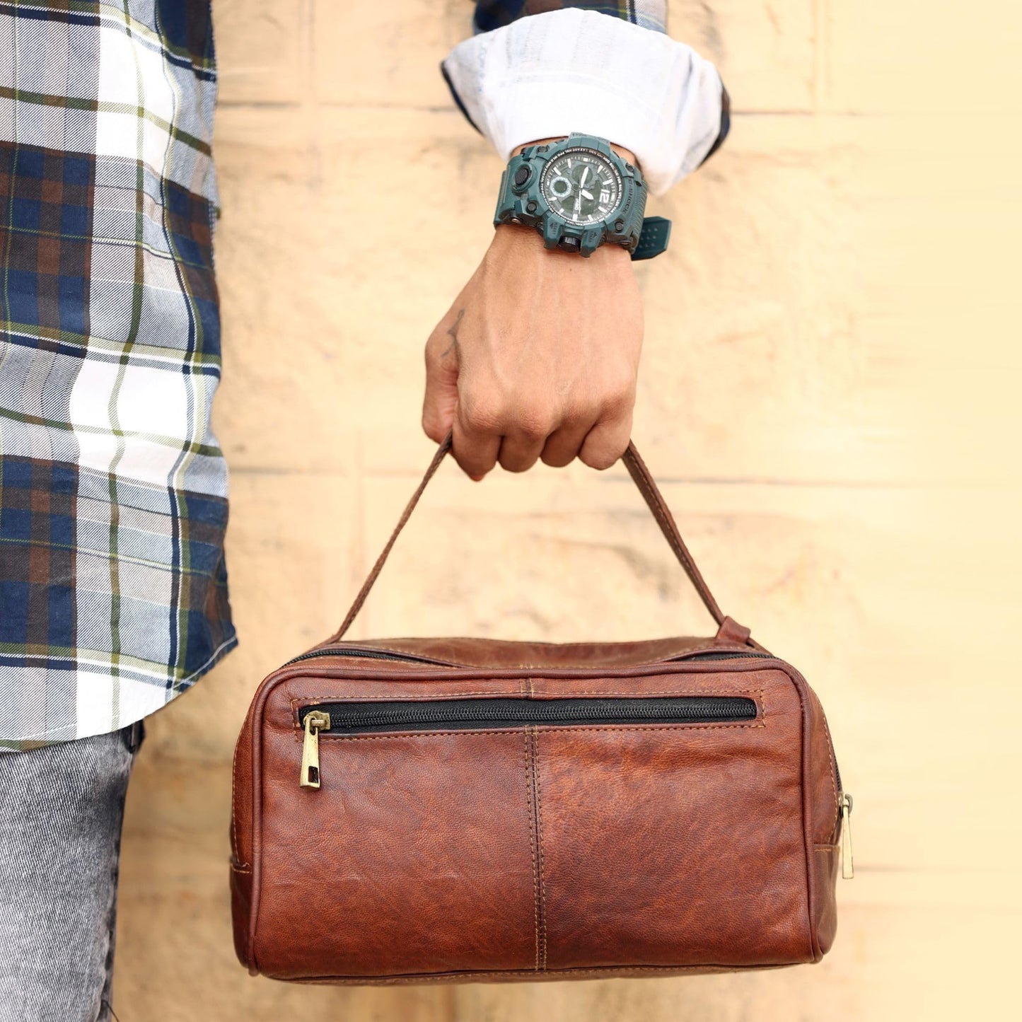 ANUENT Leather Toiletry Bag for Men & Women - Bathroom Bag for Traveling - Mens Shaving Dopp Kit Pouch Cosmetic Organizer Toiletries Bags Gifts for Men and Women (Brown)