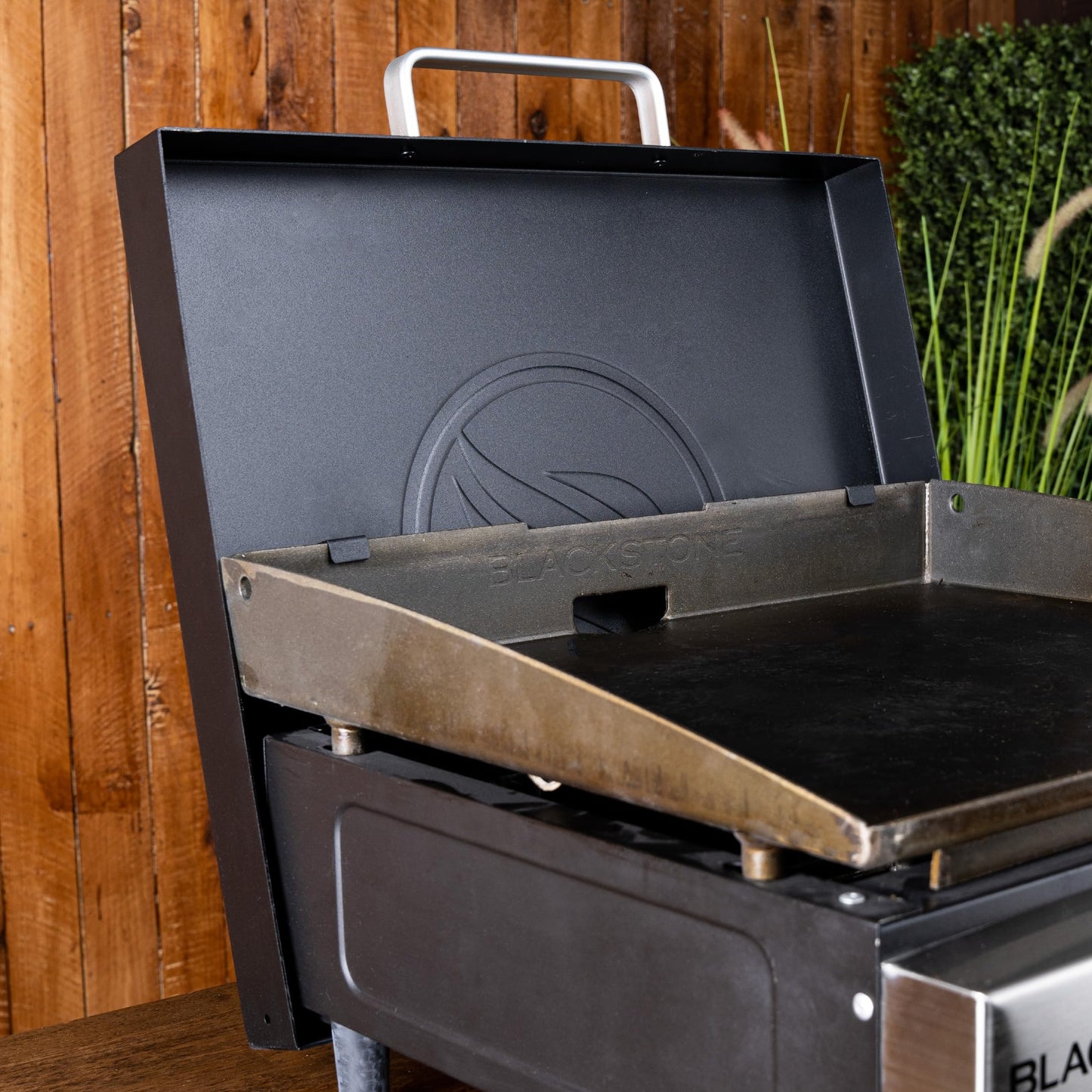 Blackstone 5701 Tabletop 17" Griddle Hard Cover, Flat Top Grill Cover with Handle and Hanging Brackets, Powder Coated Steel, Black