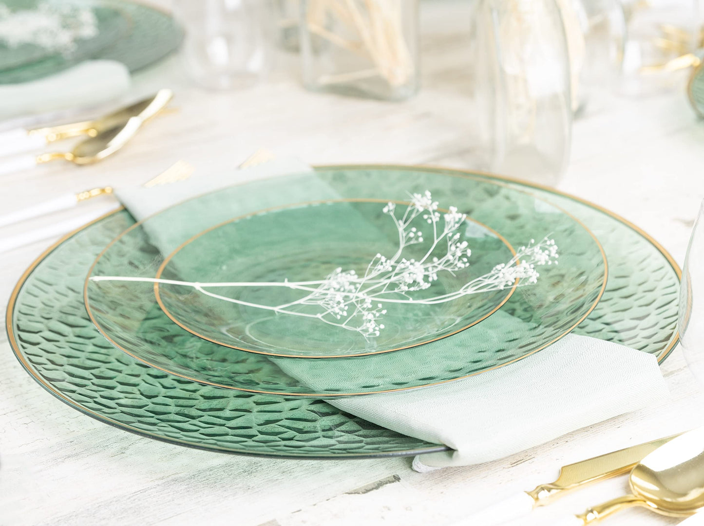 PLASTICPRO 30 Pack Hammered Plastic Plates Heavyweight Disposable Plastic Plates Elegant Clear Hammered Rim Platsic Party Dishes (Hamered Green With Gold Rim, 10'' INCH PLATES)