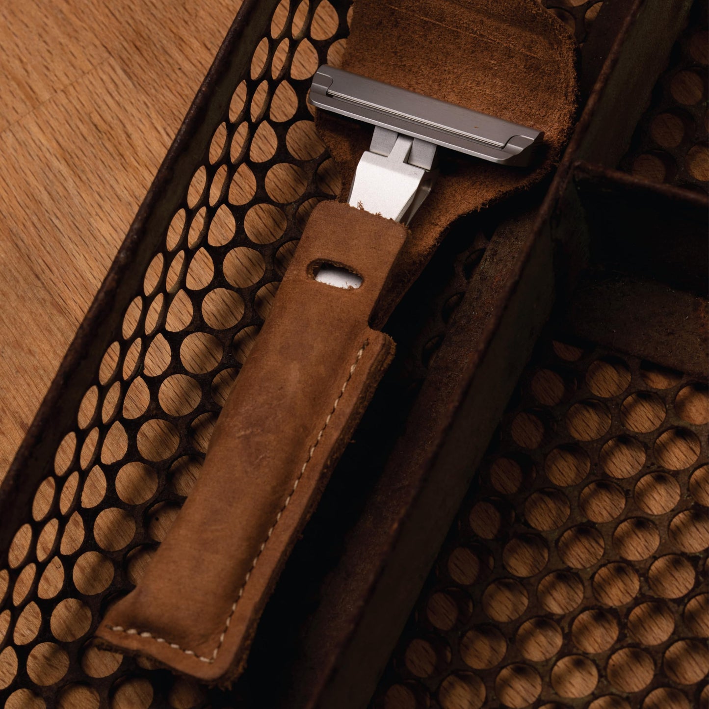 Proof Single Blade Razor for Men Pivoting Head Made in USA - CNC Machined Aluminum Easy Blade Replacement - Includes Genuine Leather Travel Case and Safety Razor Blades