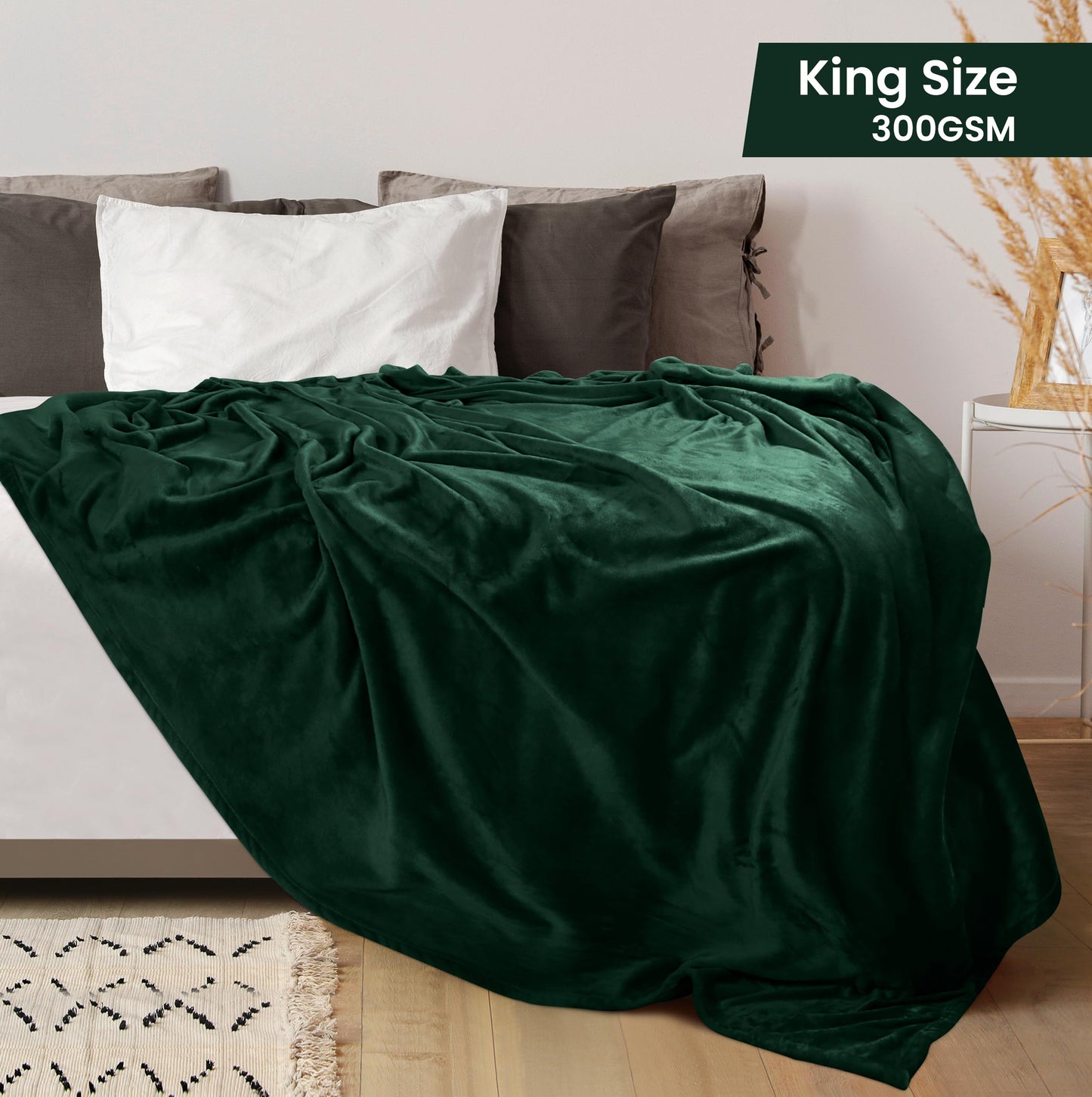 Utopia Bedding 300GSM Fleece King Size Bed Blanket [Forest Green, 90x102 Inch] with Anti-Static Microfiber Lightweight Fuzzy Soft Cozy Blanket for Bed, Couch and Sofa - Suitable for All Seasons